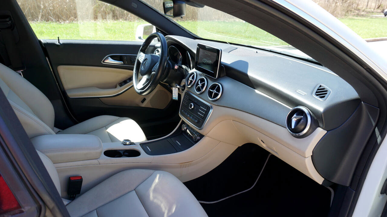 Used 2015 Mercedes-Benz CLA 250 image 13