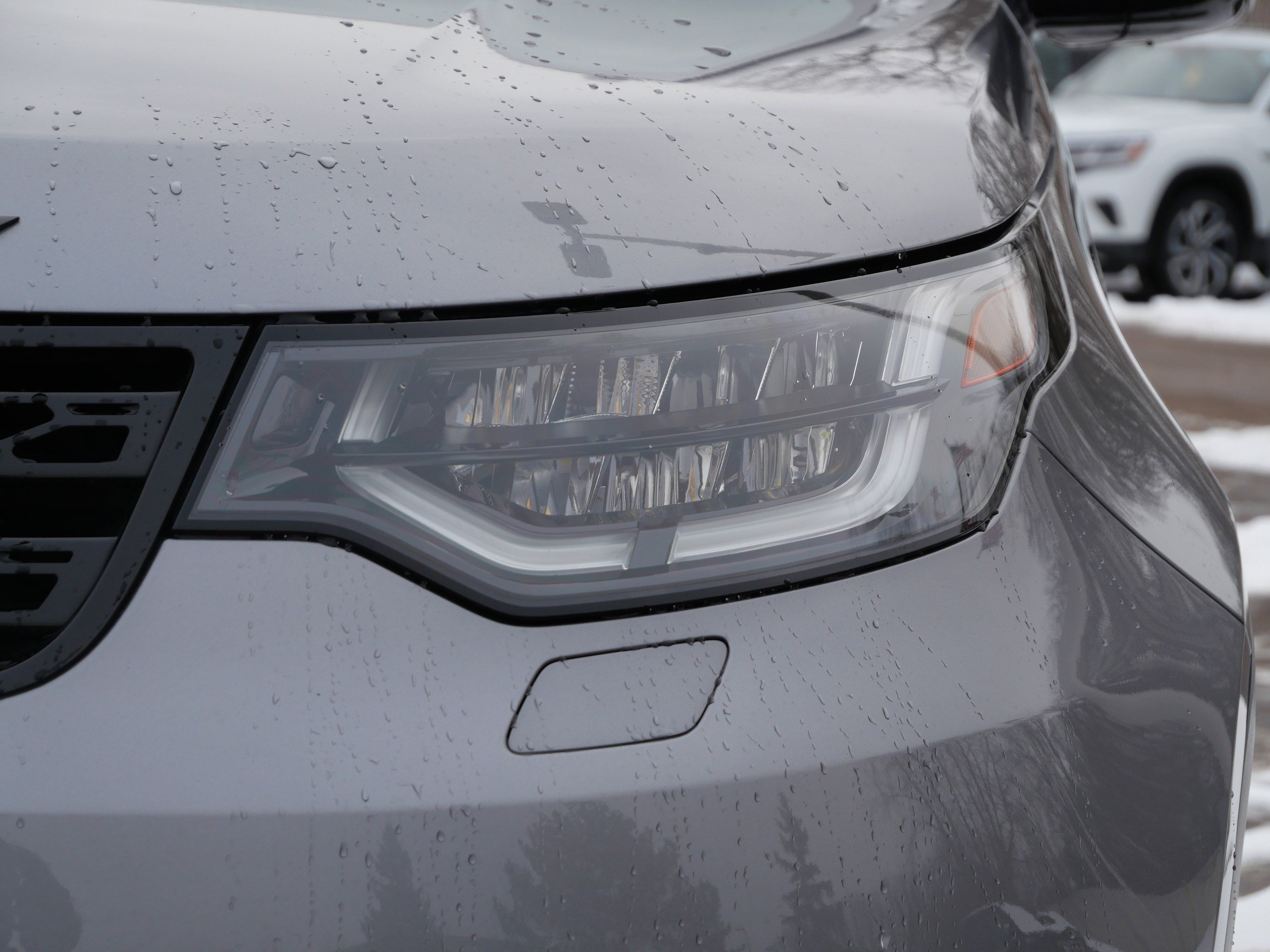 Used 2020 Land Rover Discovery HSE image 9