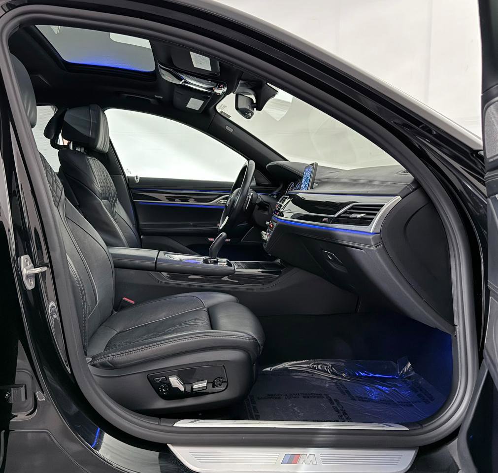 Used 2018 BMW 740e xDrive AWD/4WD image 28