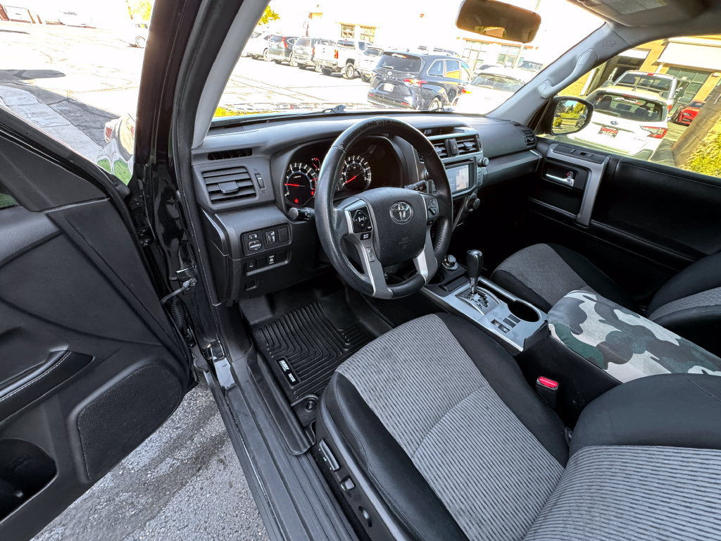 Used 2016 Toyota 4Runner SR5 AWD/4WD image 16