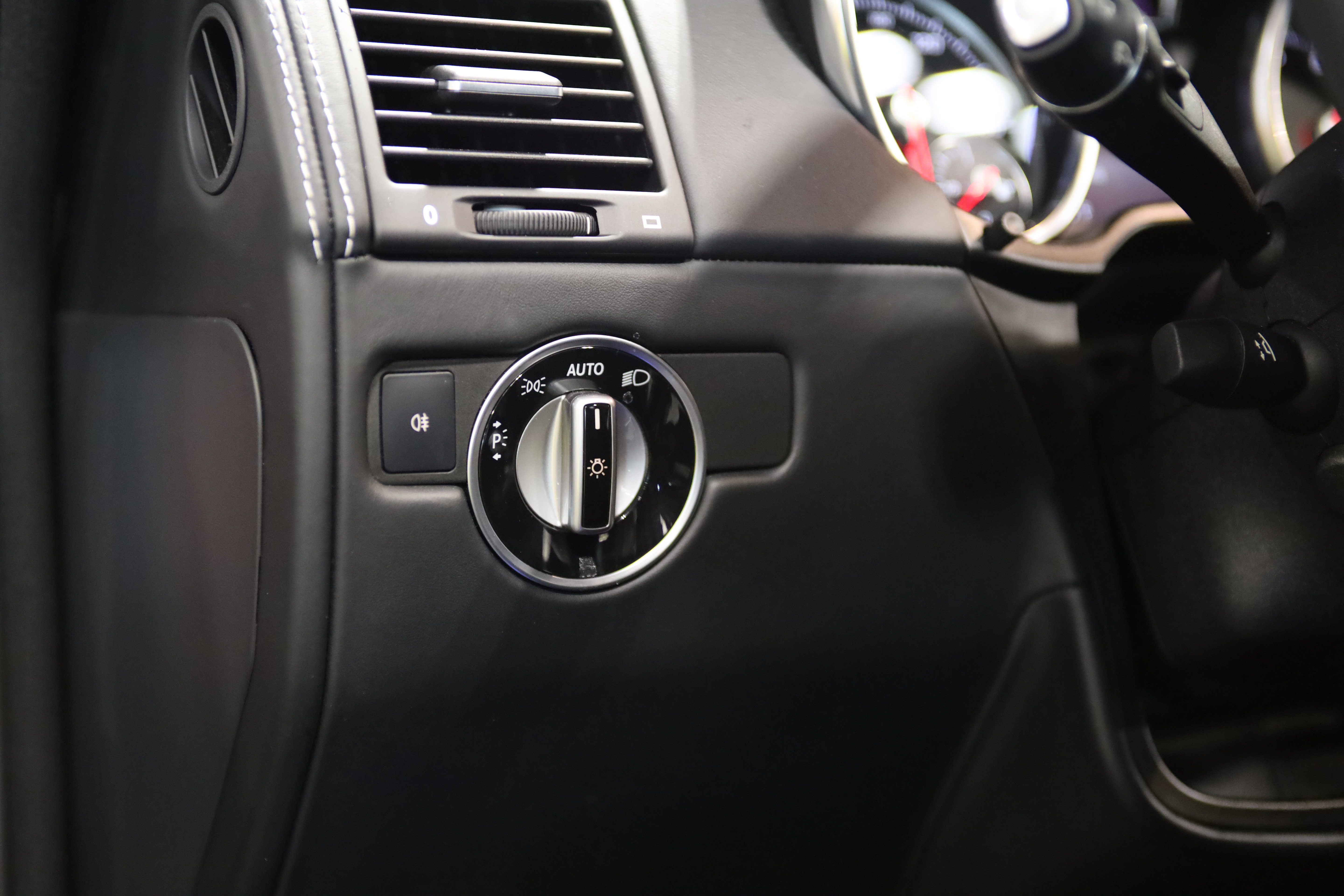 Used 2018 Mercedes-Benz G 550 Squared image 21