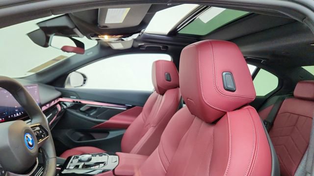 Used 2025 BMW i5 xDrive40 image 33