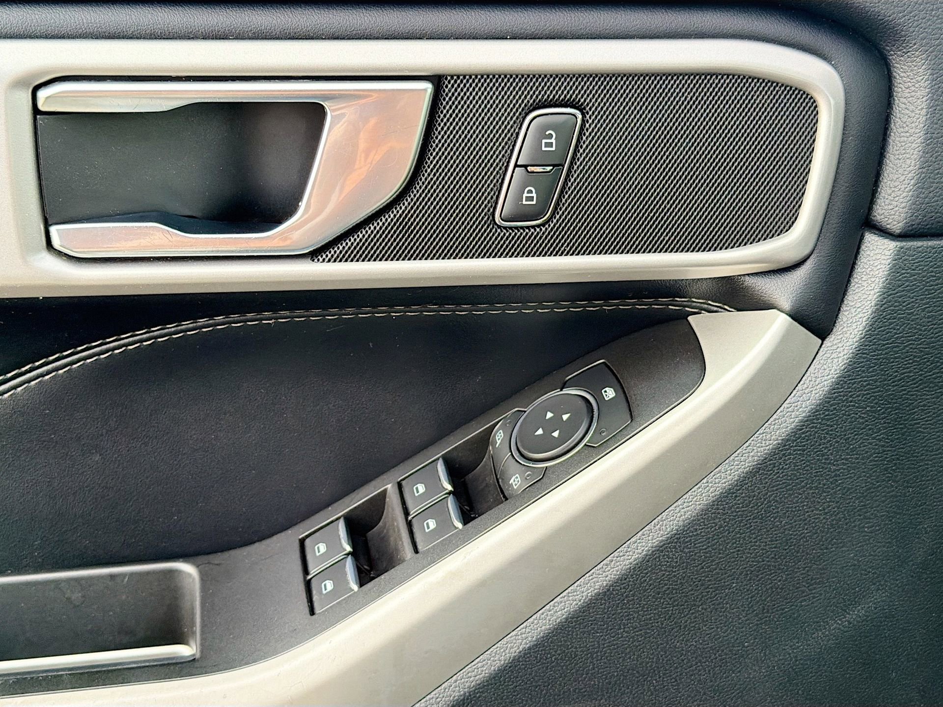 Used 2021 Ford Explorer XLT w/ Equipment Group 202A RWD image 21