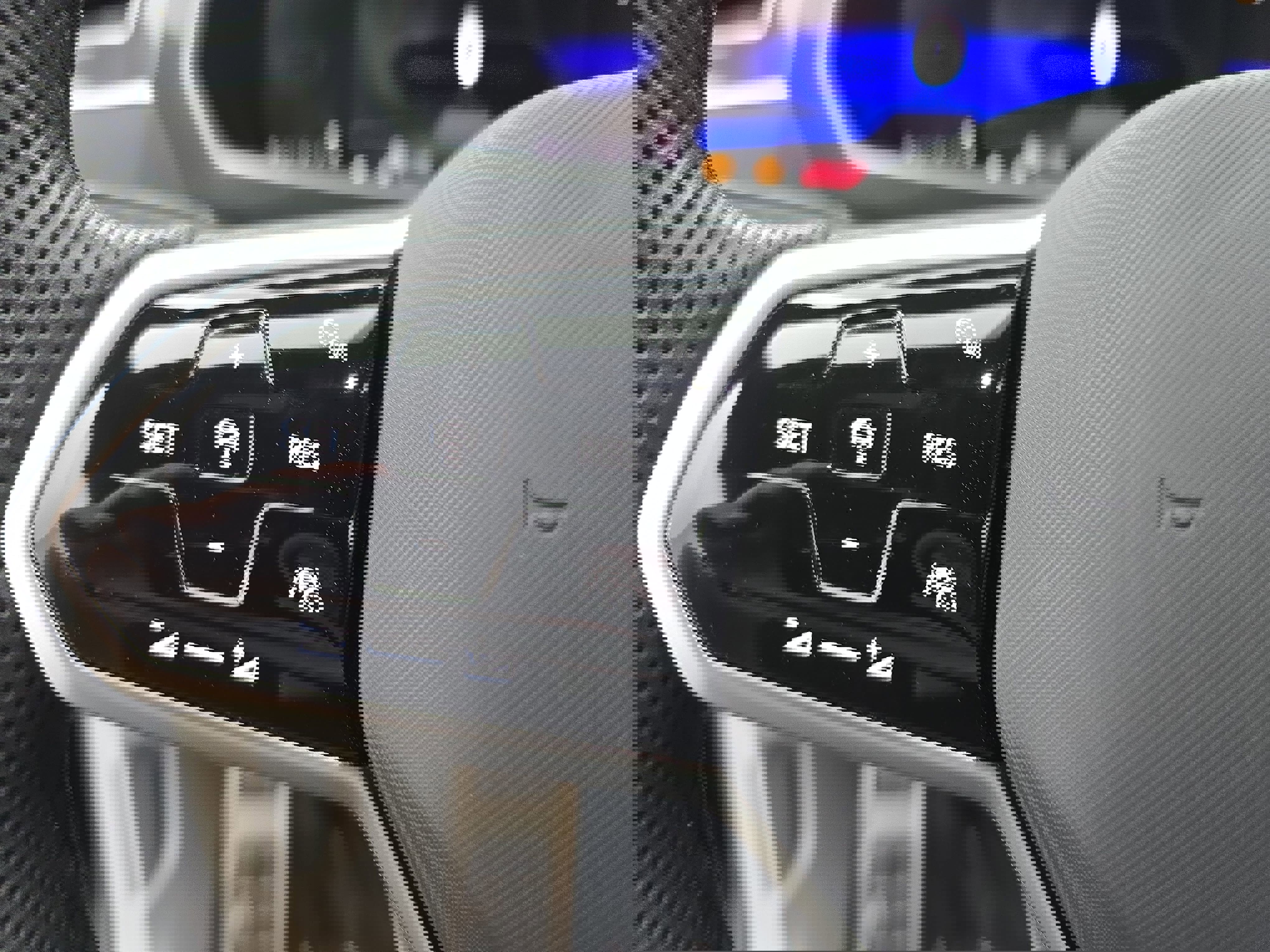 Certified 2024 Volkswagen Tiguan SE R-Line image 17