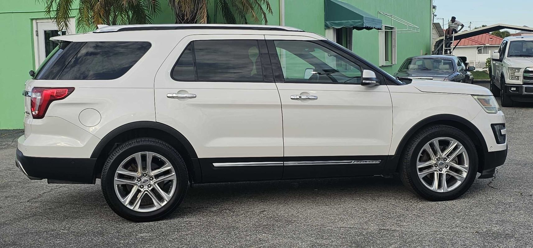 Used 2016 Ford Explorer Limited w/ Equipment Group 301A FWD image 22