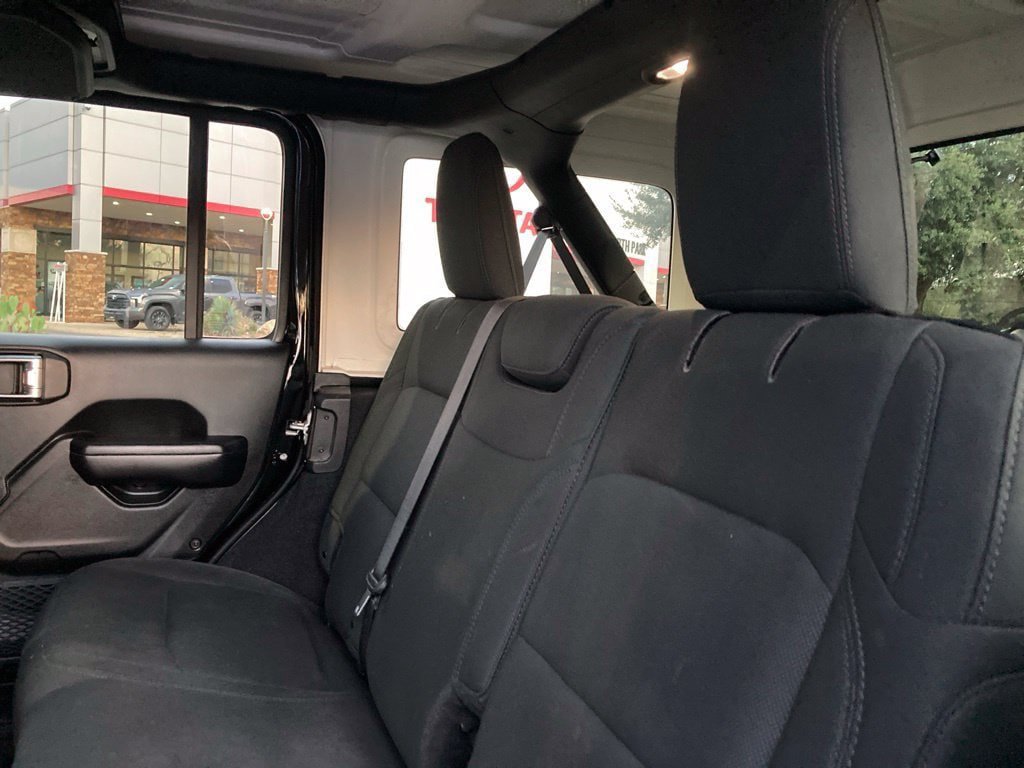 Used 2018 Jeep Wrangler Unlimited Sport AWD/4WD image 11