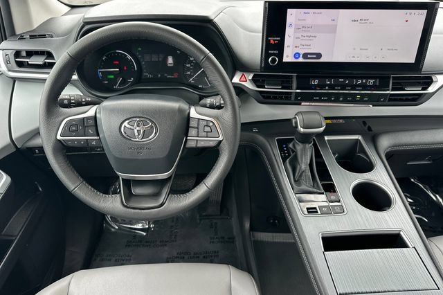 Certified 2026 Toyota Sienna XLE FWD image 18