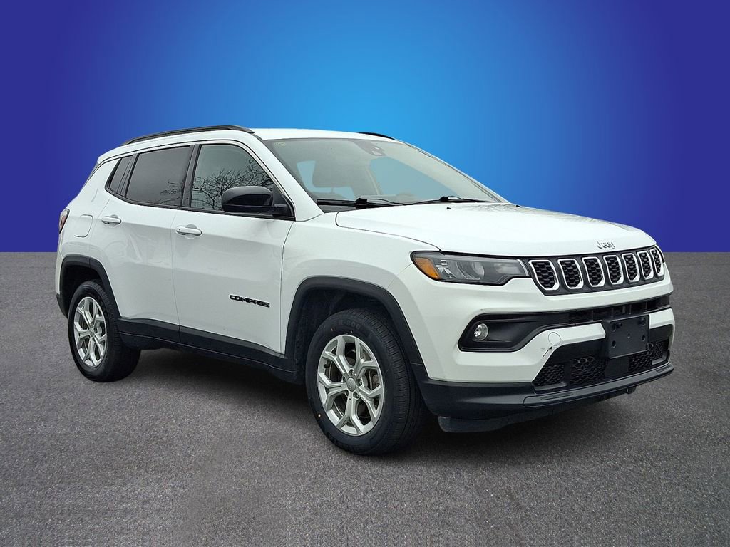 Used 2024 Jeep Compass Latitude image 3