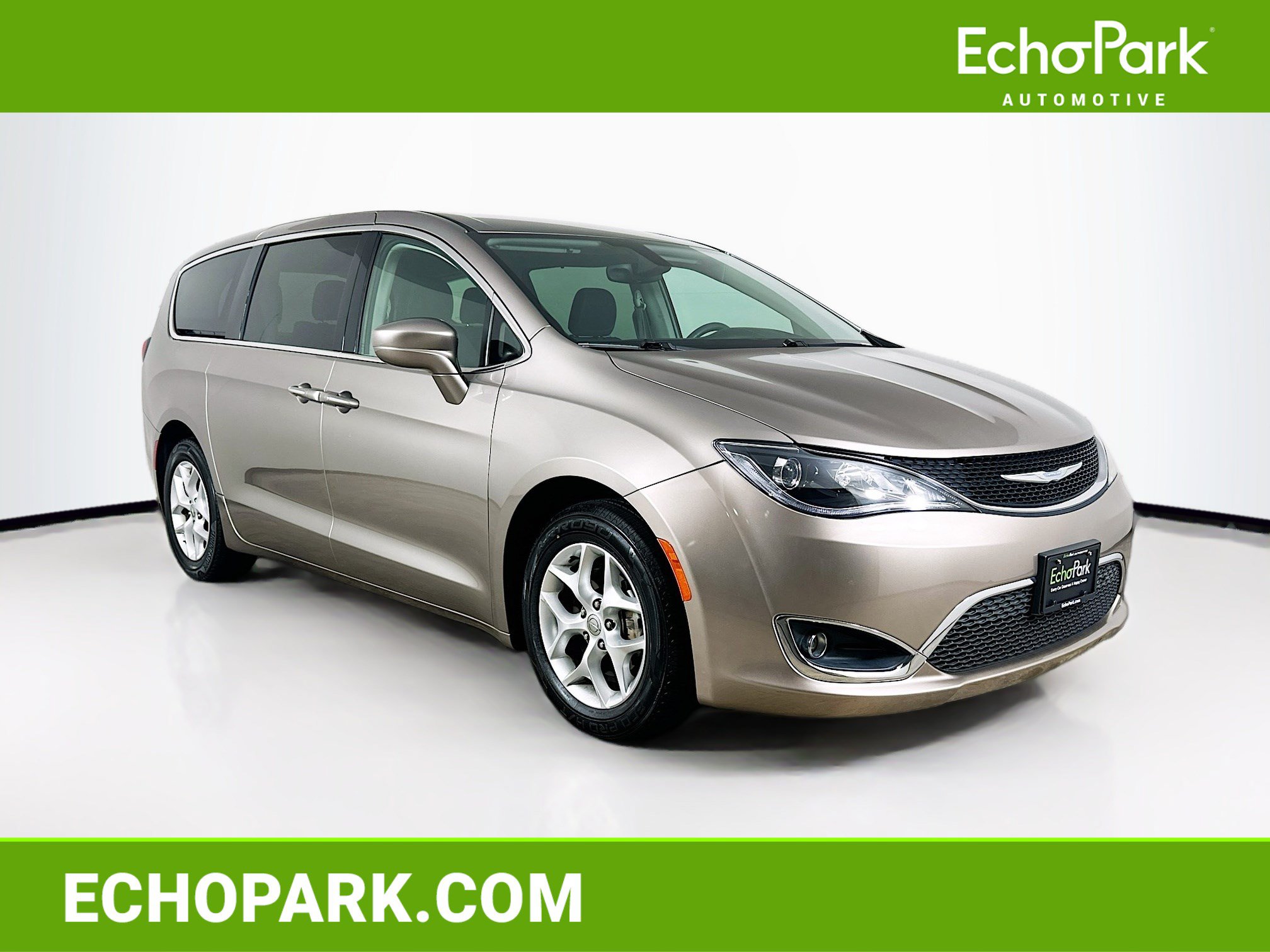 Used 2018 Chrysler Pacifica Touring Plus w/ Tire & Wheel Group FWD image 1