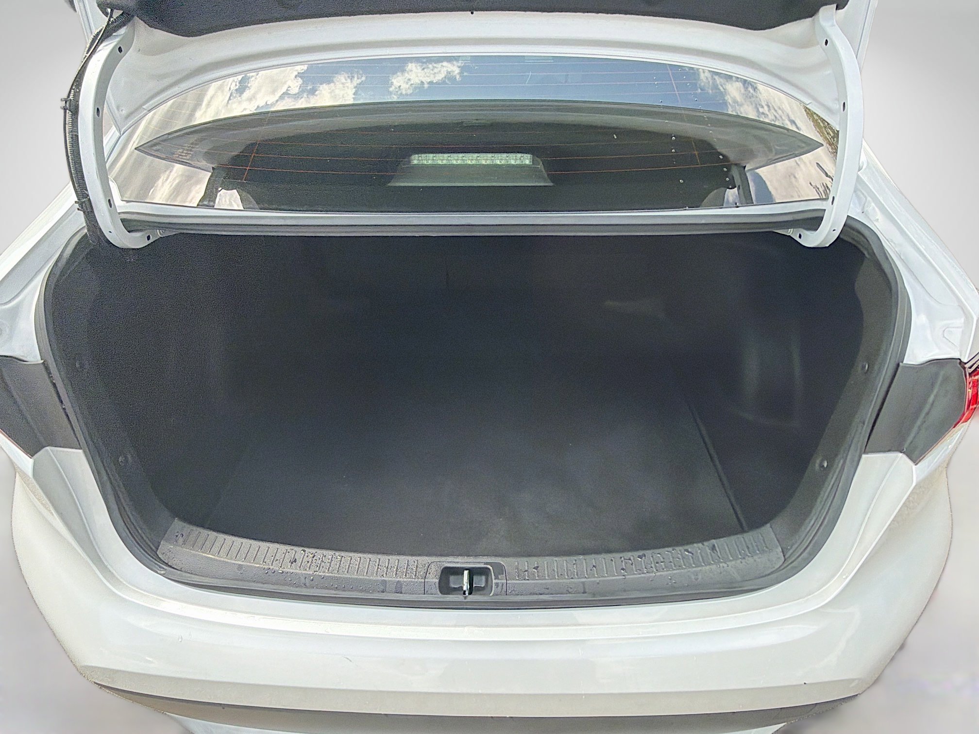 Used 2022 Toyota Corolla LE image 25