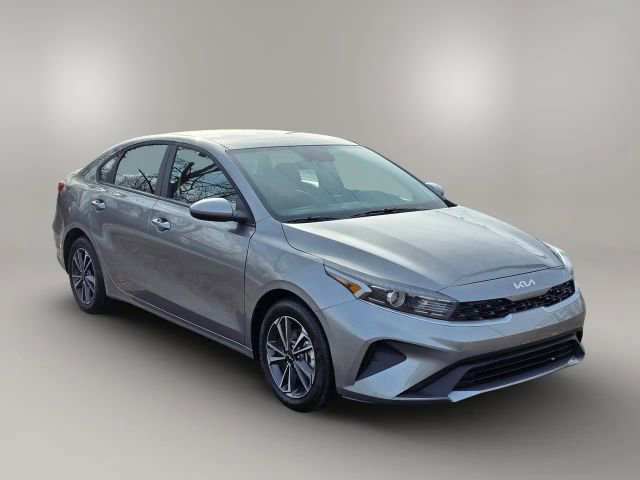Used 2024 Kia Forte LXS image 3