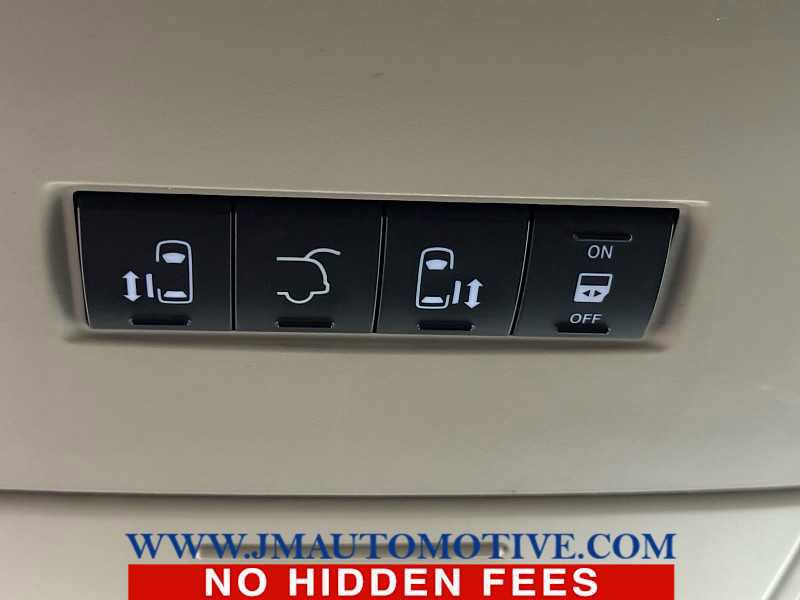 Used 2014 Chrysler Town & Country Touring image 34