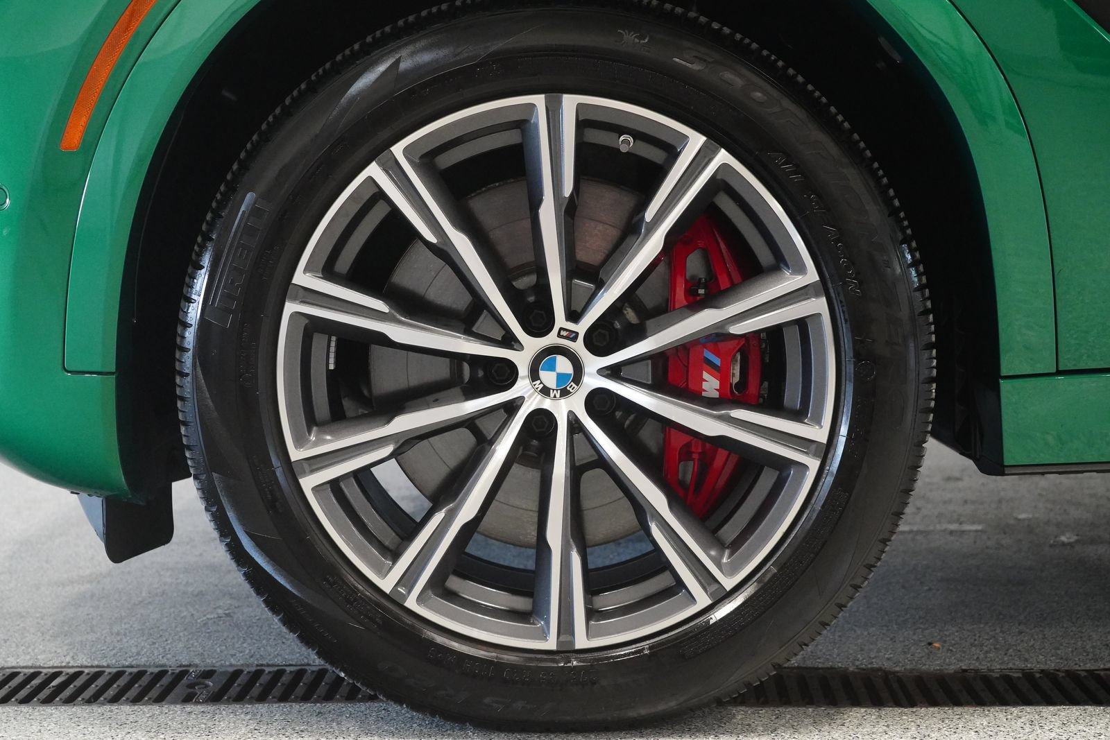 Used 2025 BMW X6 M60i w/ Parking Assistance Package AWD/4WD image 8