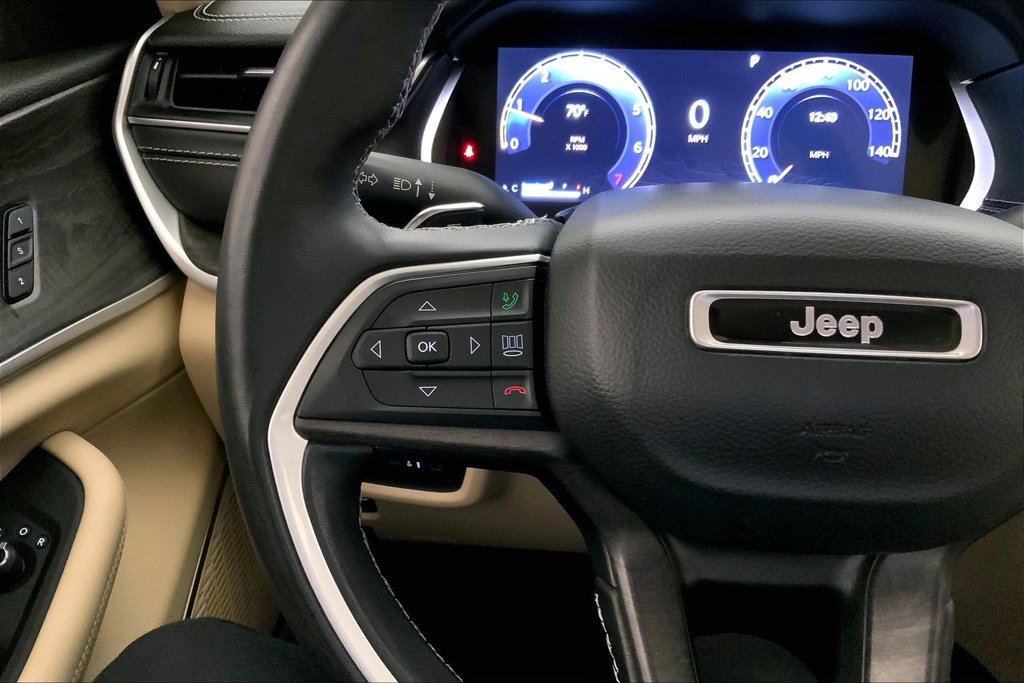 Used 2022 Jeep Grand Cherokee L Limited AWD/4WD image 18