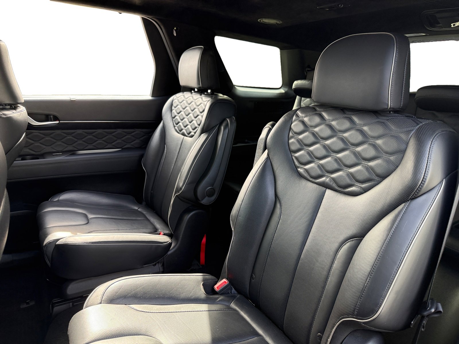 Used 2021 Hyundai Palisade Calligraphy w/ Winter Package image 13