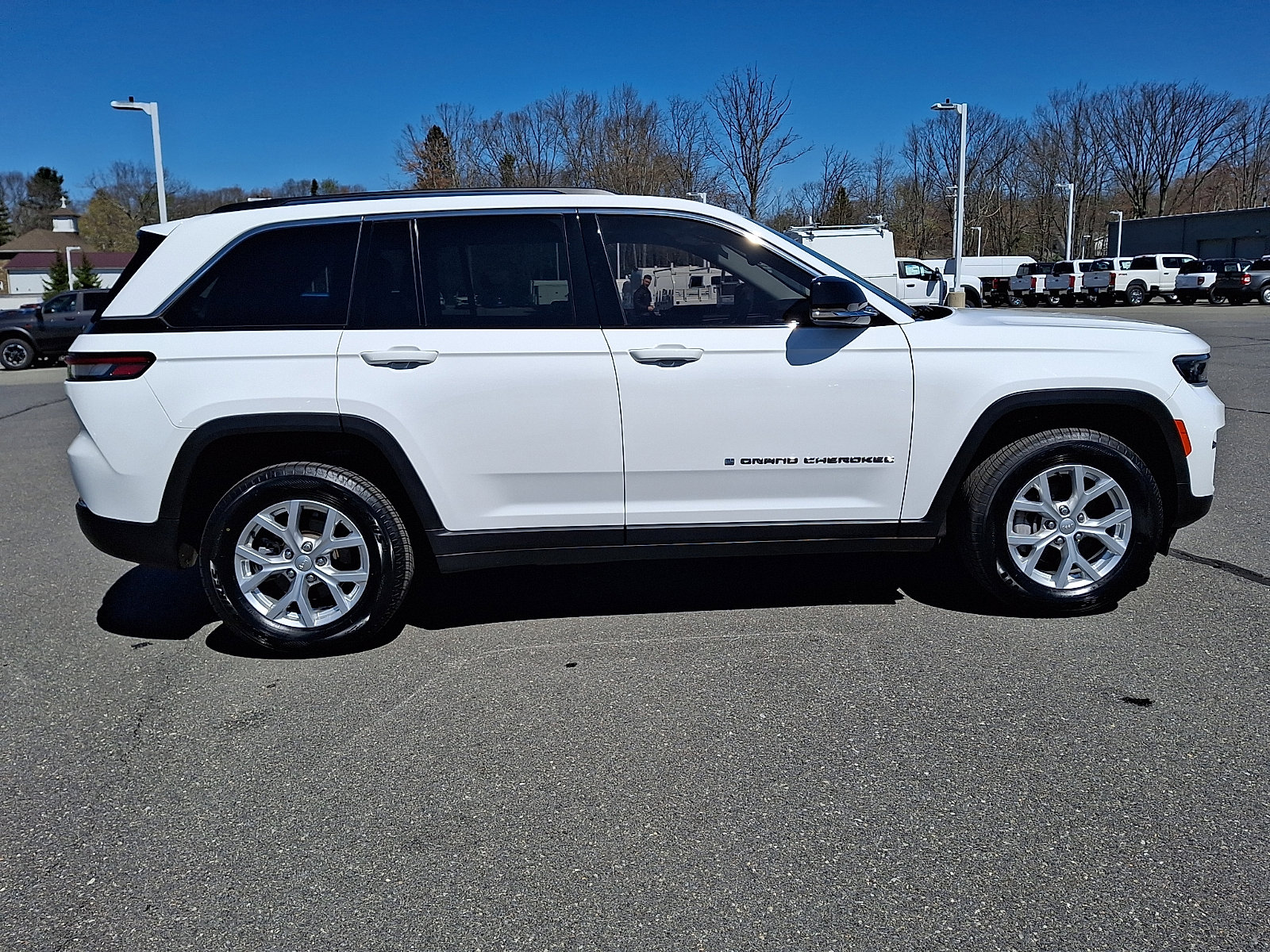 Used 2023 Jeep Grand Cherokee Limited AWD/4WD image 7