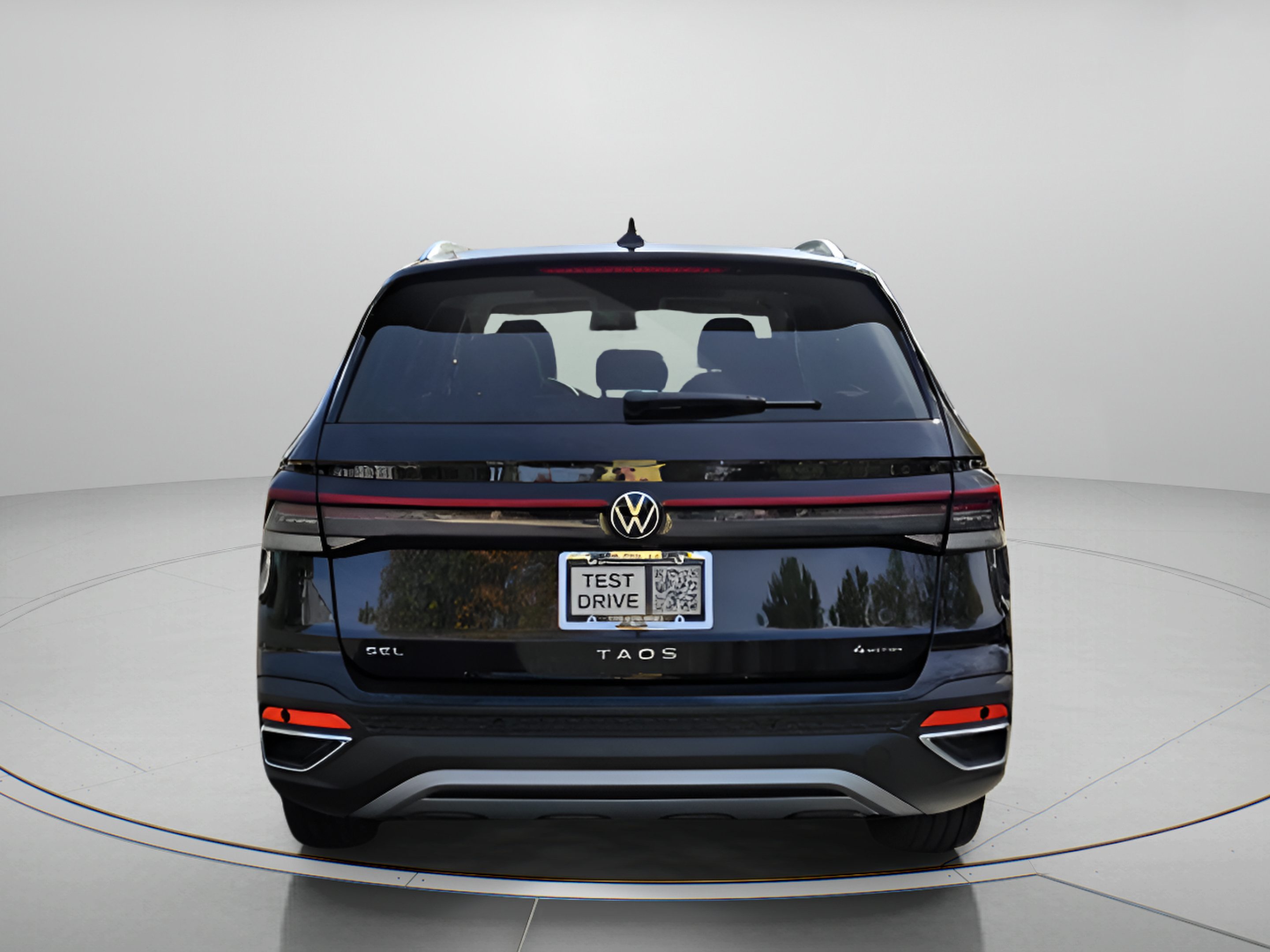 Used 2025 Volkswagen Taos SEL AWD/4WD image 4