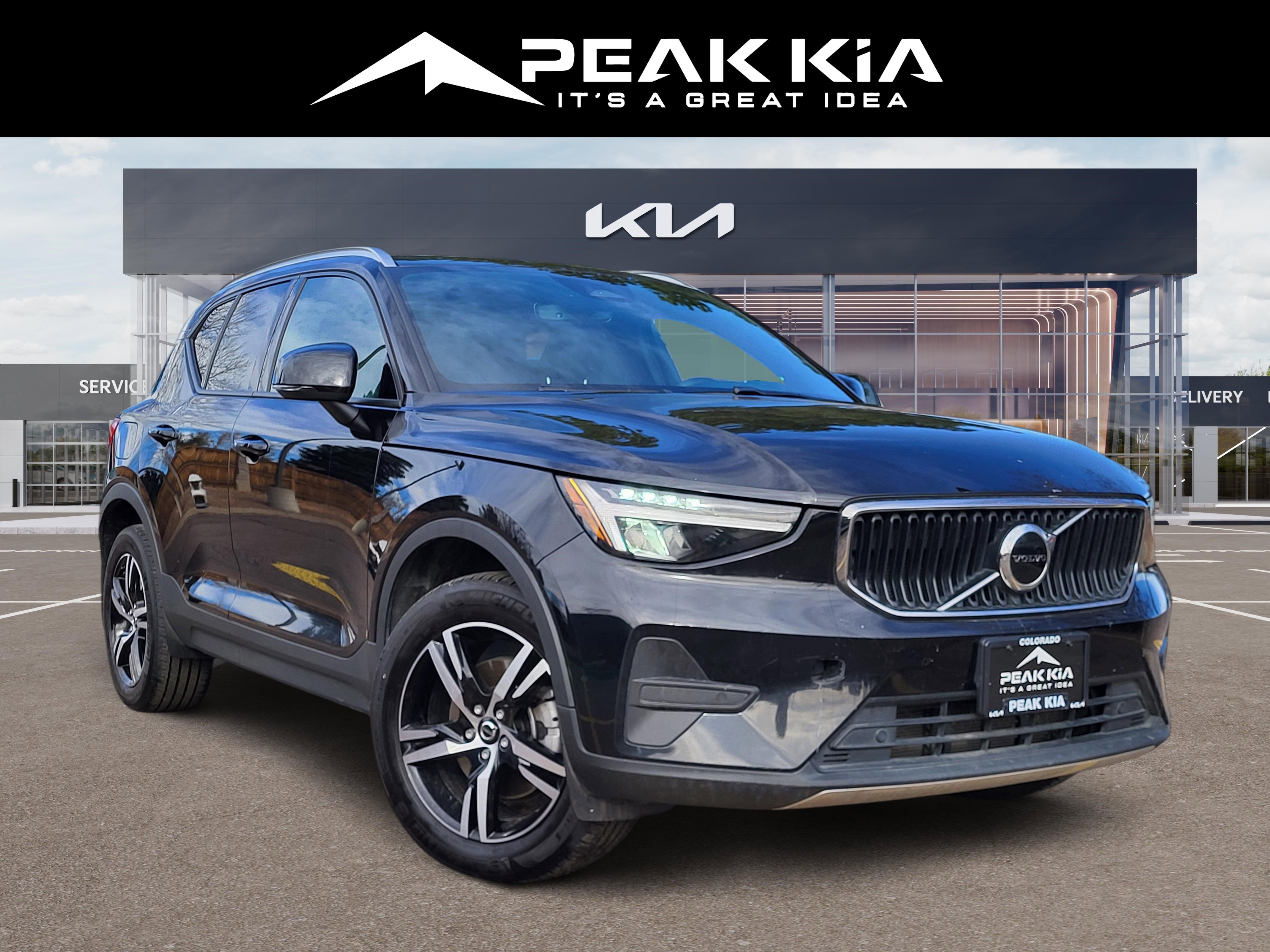 Used 2023 Volvo XC40 B5 Core image 1