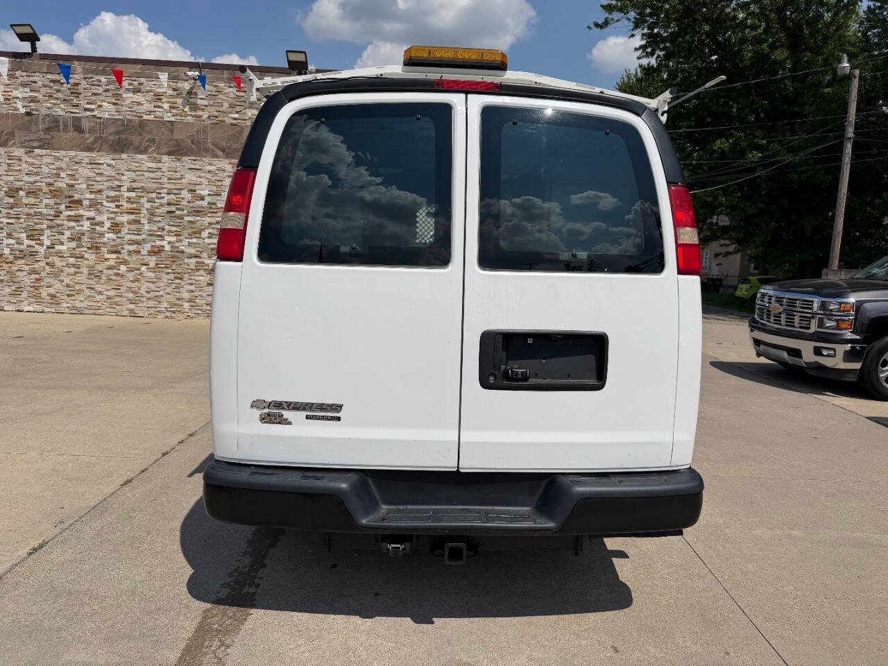 Used 2012 Chevrolet Express 2500 w/ Cold Climate Package RWD image 9