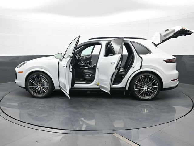 Certified 2021 Porsche Cayenne Turbo AWD/4WD image 30