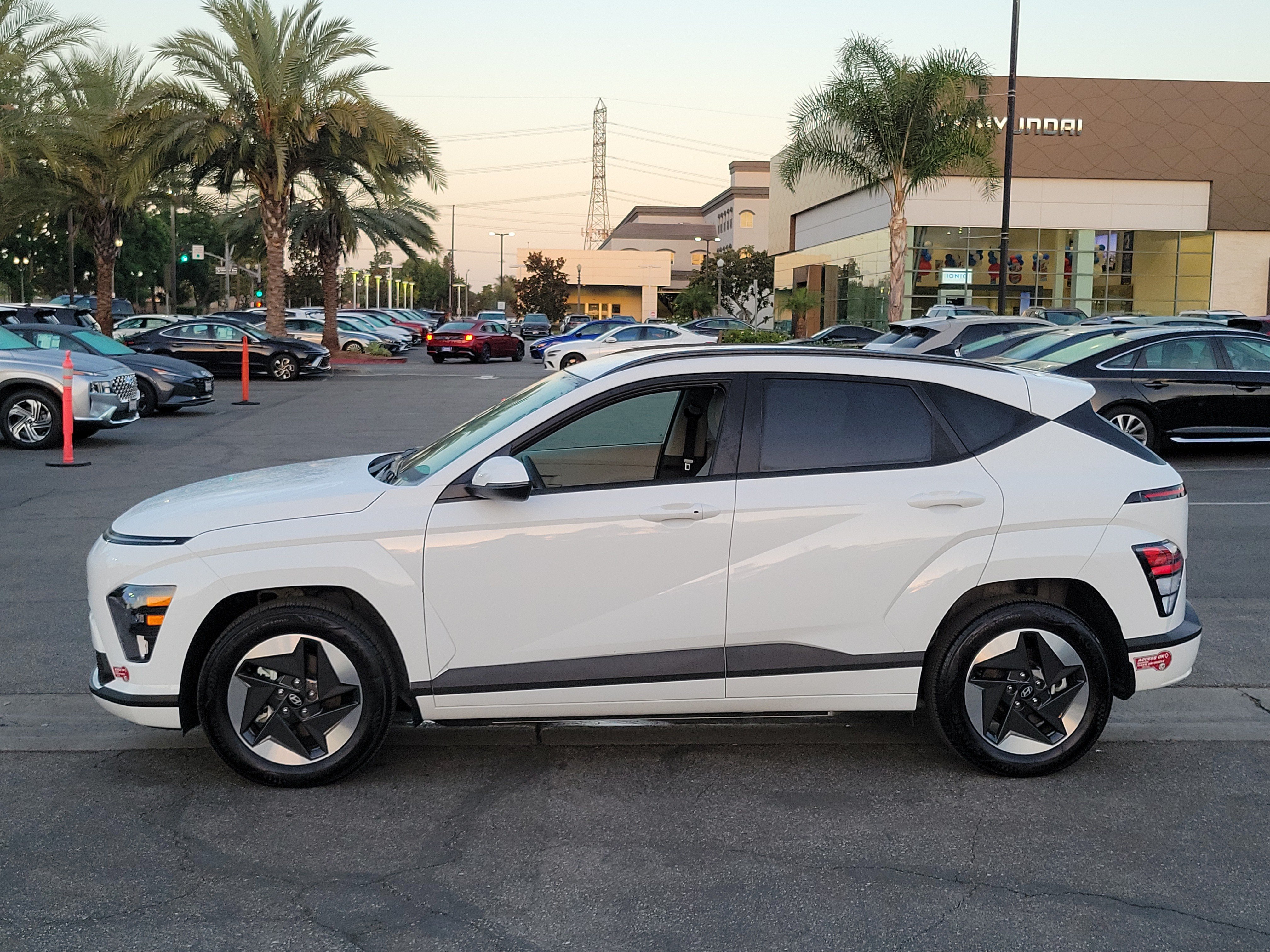 Certified 2024 Hyundai Kona SEL FWD image 3