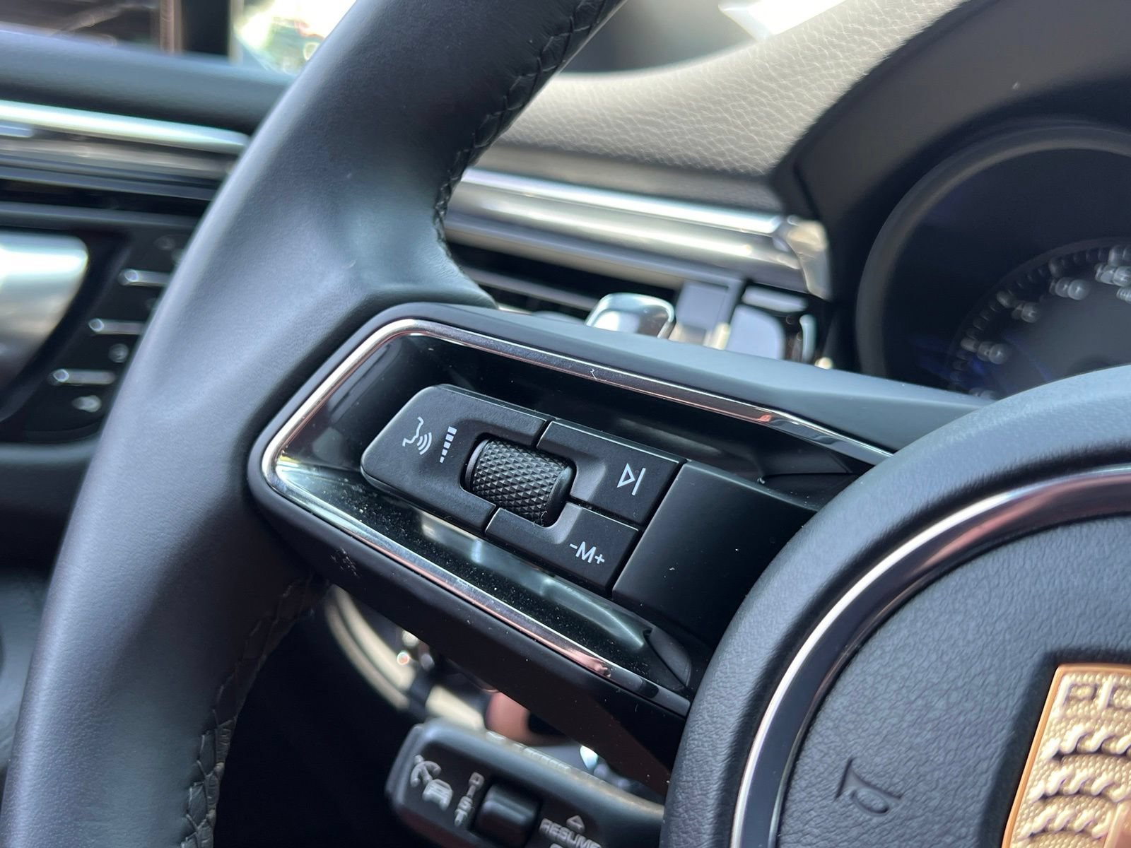 Certified 2025 Porsche Macan S AWD/4WD image 25