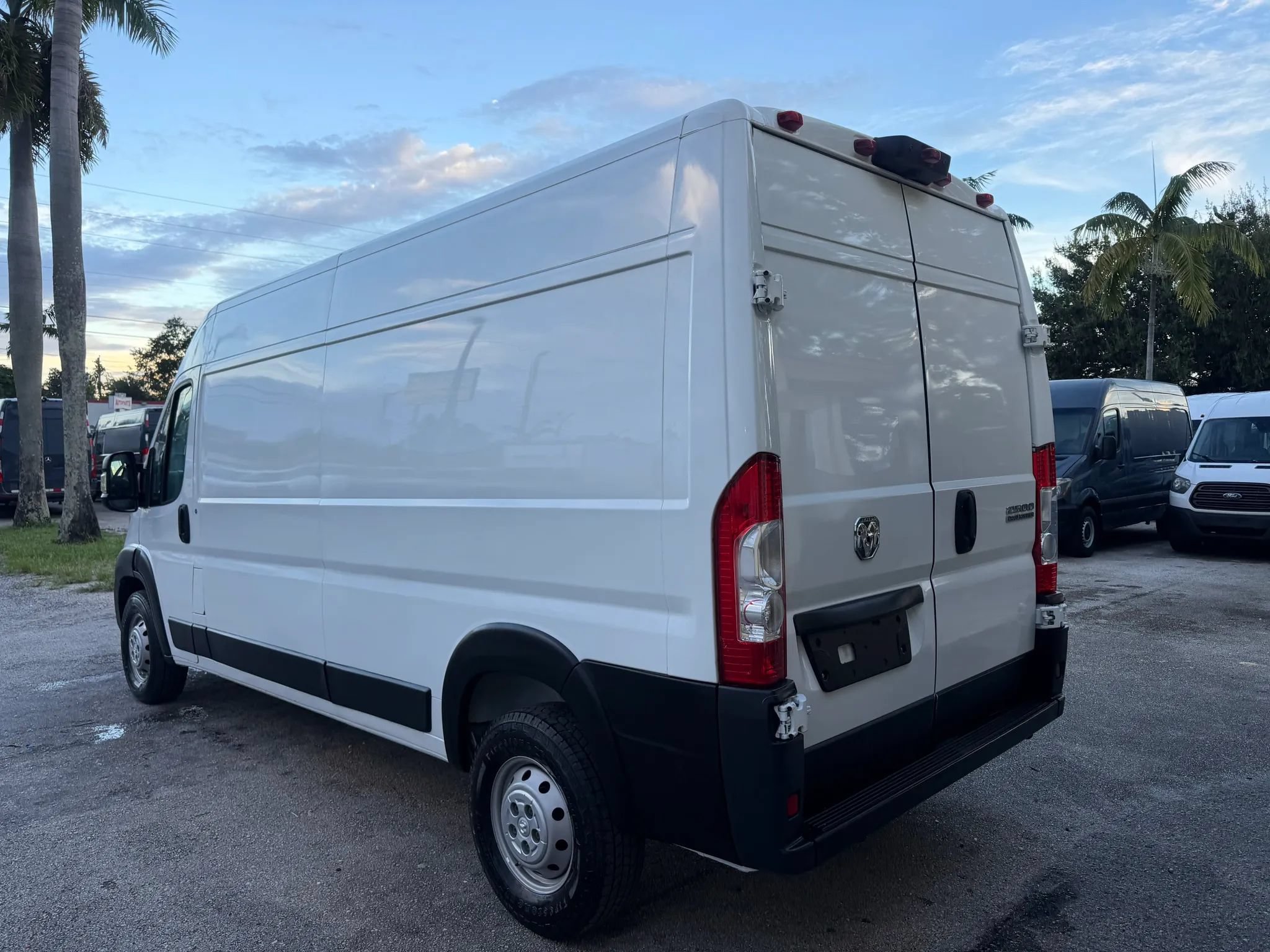 Used 2023 RAM ProMaster 2500 FWD image 3