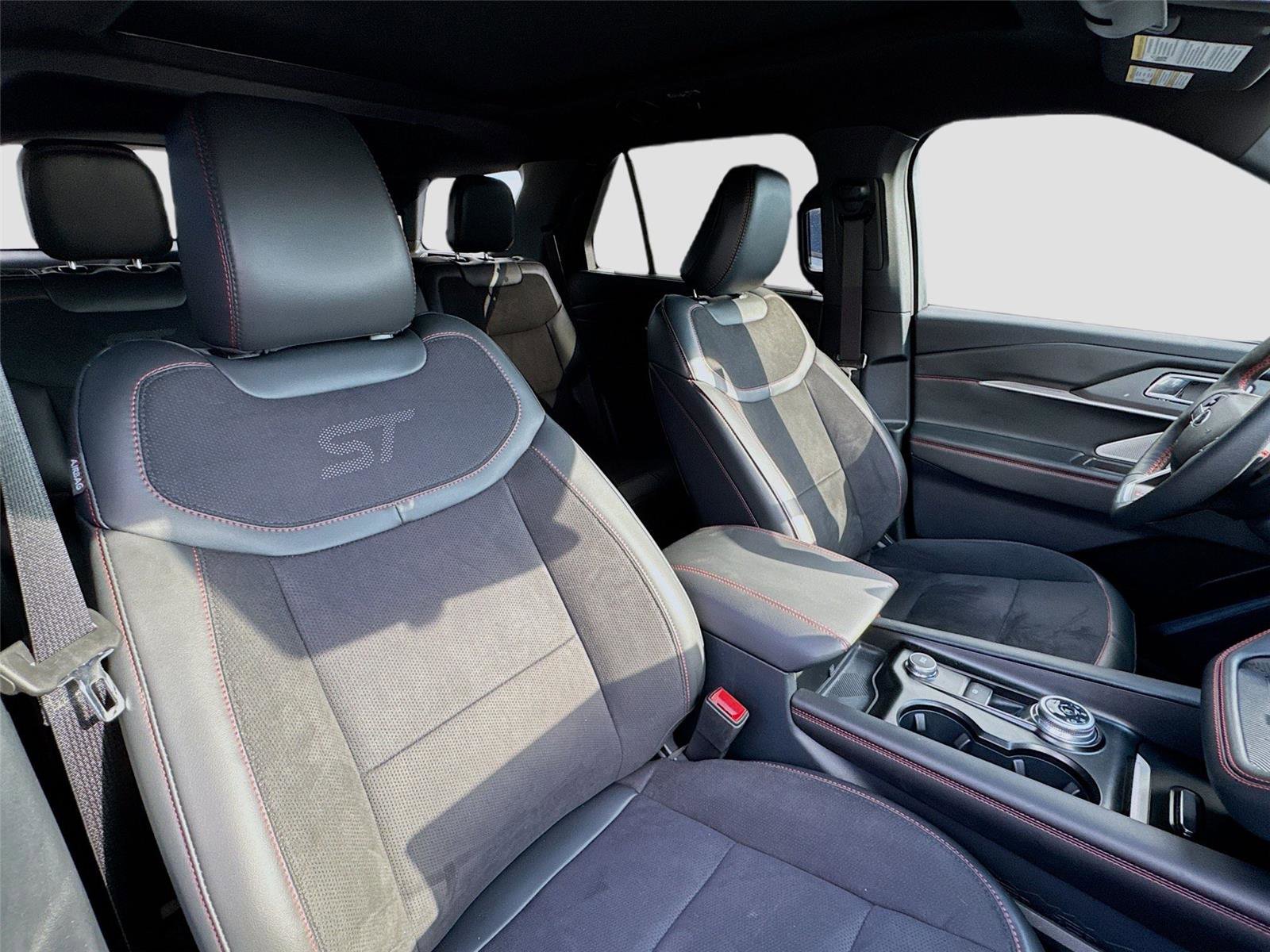 Used 2025 Ford Explorer ST image 29