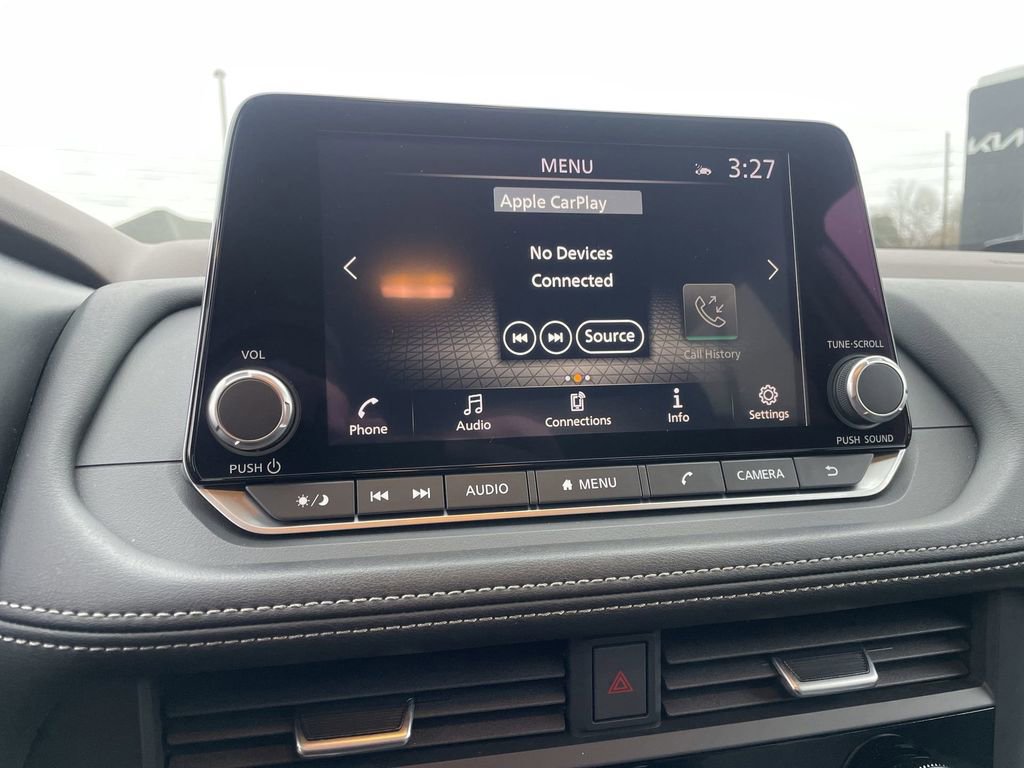 Used 2023 Nissan Rogue SV image 11