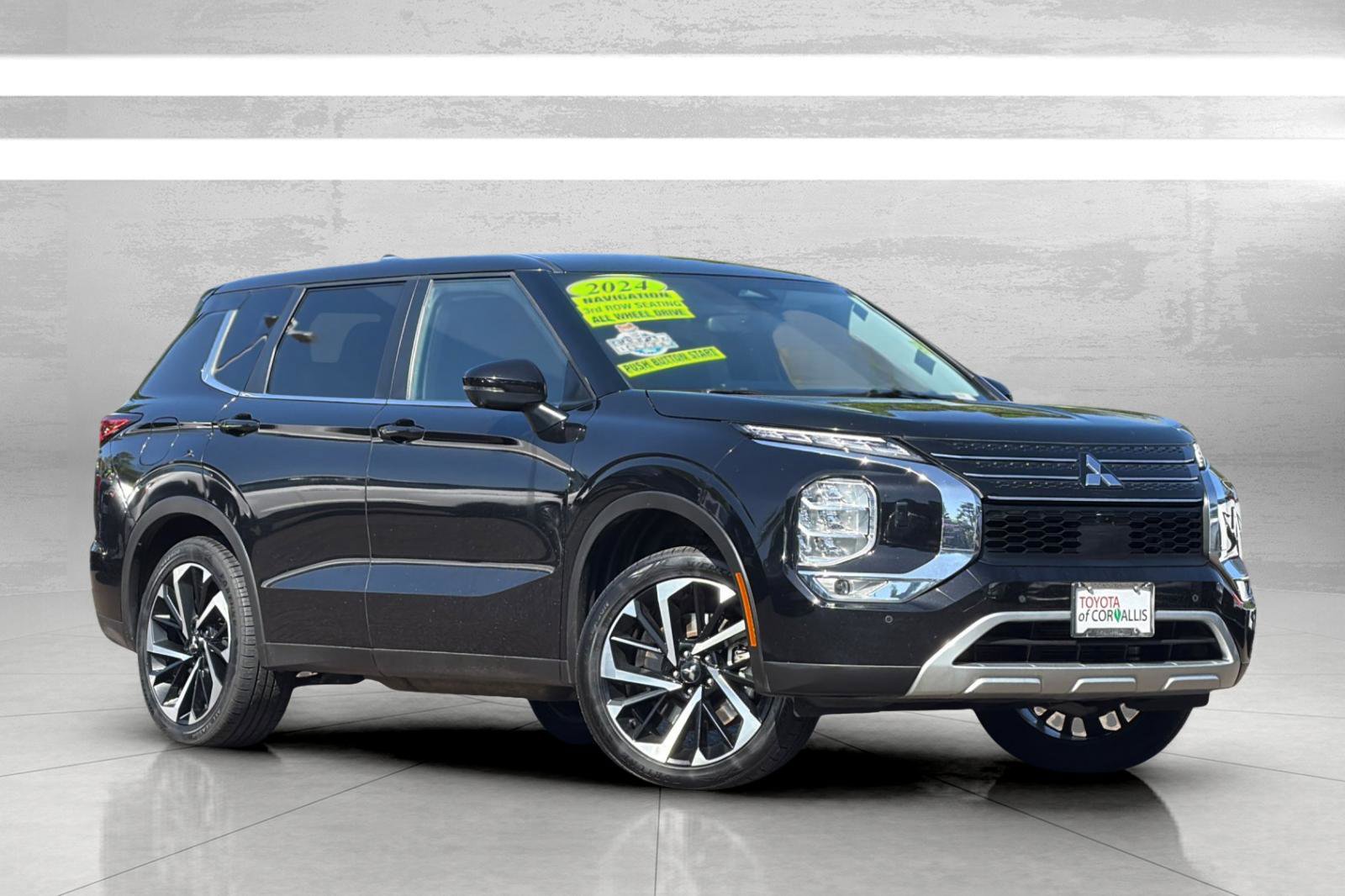 Used 2024 Mitsubishi Outlander SE AWD/4WD image 2