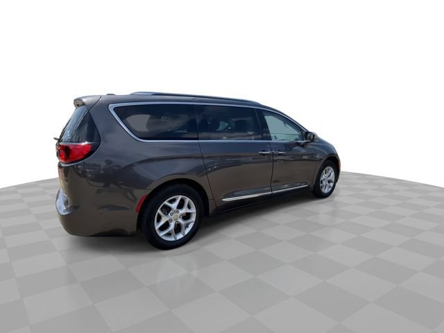 Used 2019 Chrysler Pacifica Limited w/ Advanced Safetytec Group FWD image 2