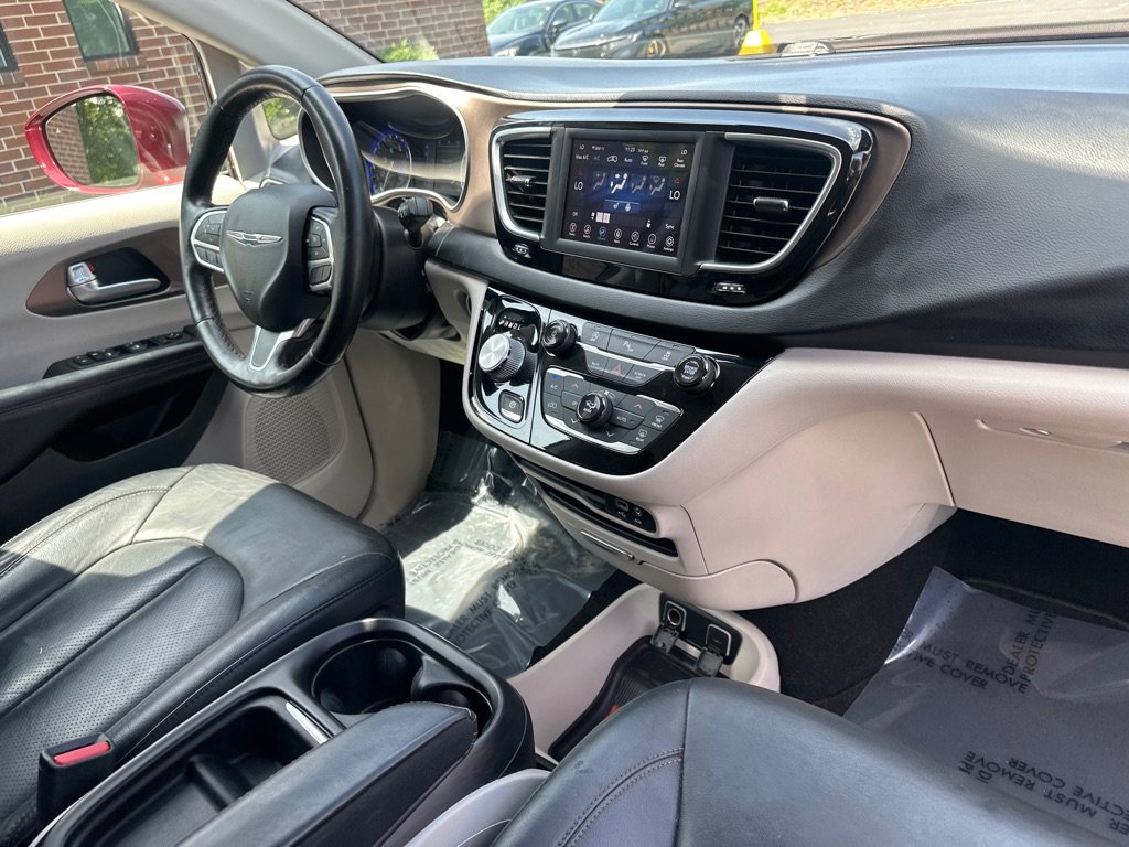Used 2019 Chrysler Pacifica Touring-L image 20