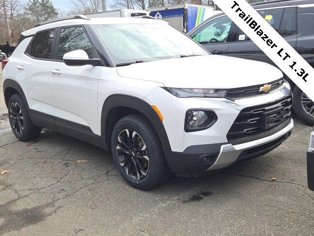 Used 2022 Chevrolet TrailBlazer LT w/ Convenience Package image 2