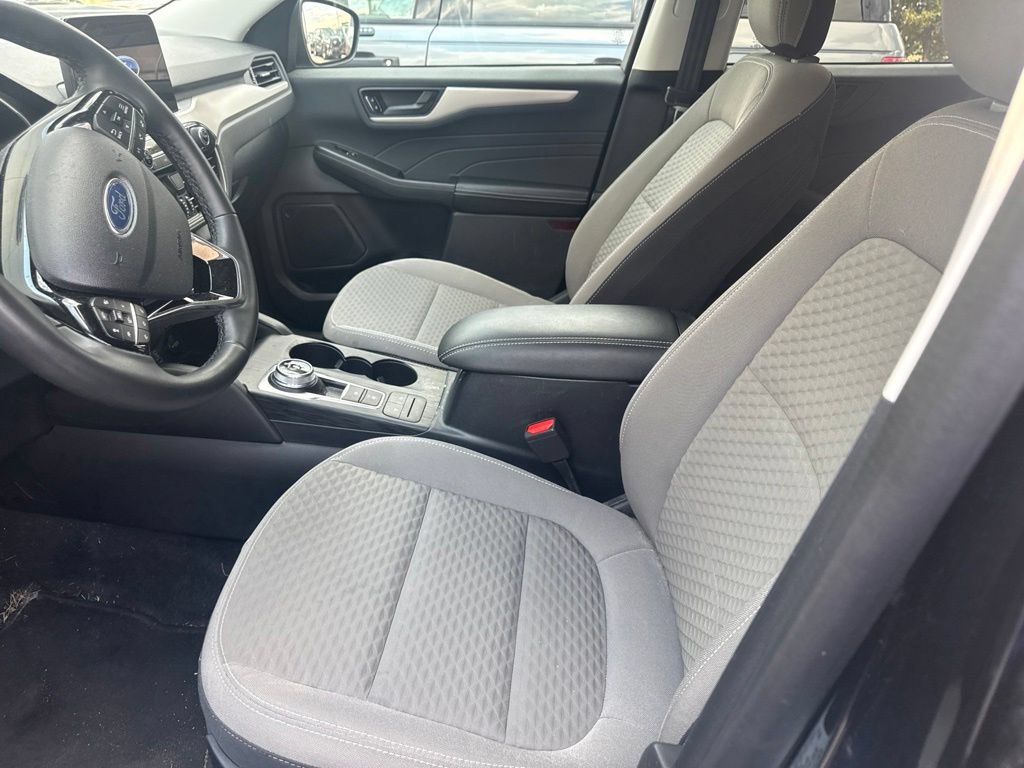 Used 2022 Ford Escape SE w/ Cold Weather Package AWD/4WD image 9