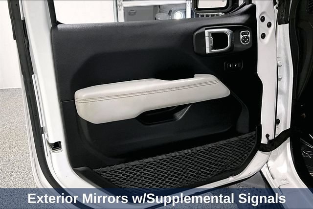 Used 2022 Jeep Wrangler Unlimited Sahara AWD/4WD image 26