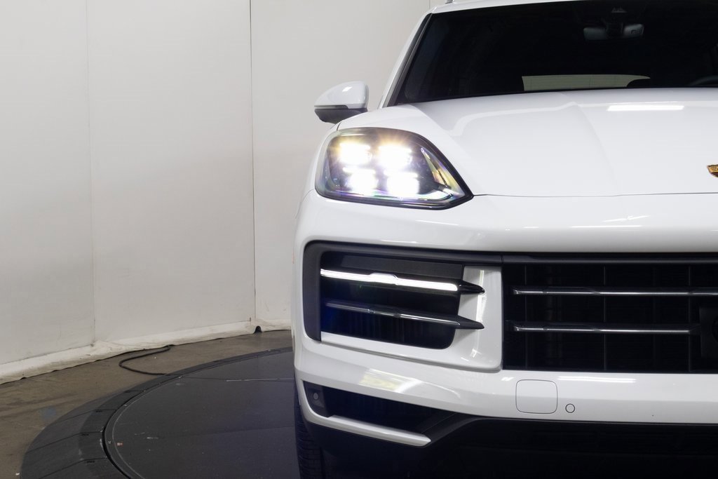 Used 2025 Porsche Cayenne image 12