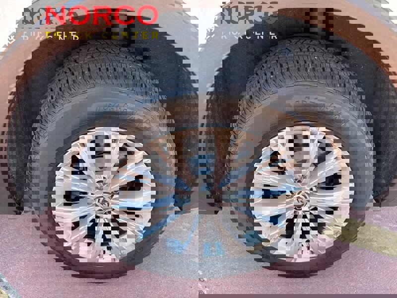 Used 2018 Volkswagen Tiguan SE image 16