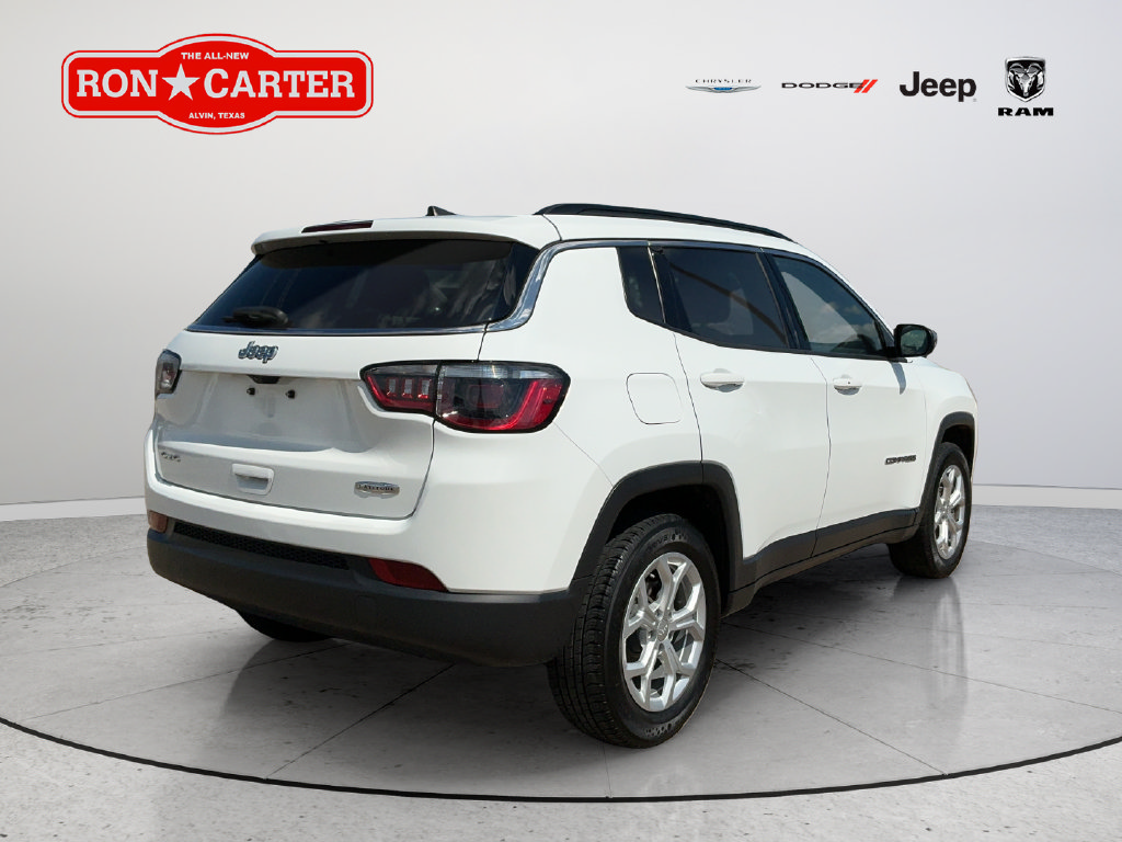 Used 2024 Jeep Compass Latitude AWD/4WD image 6