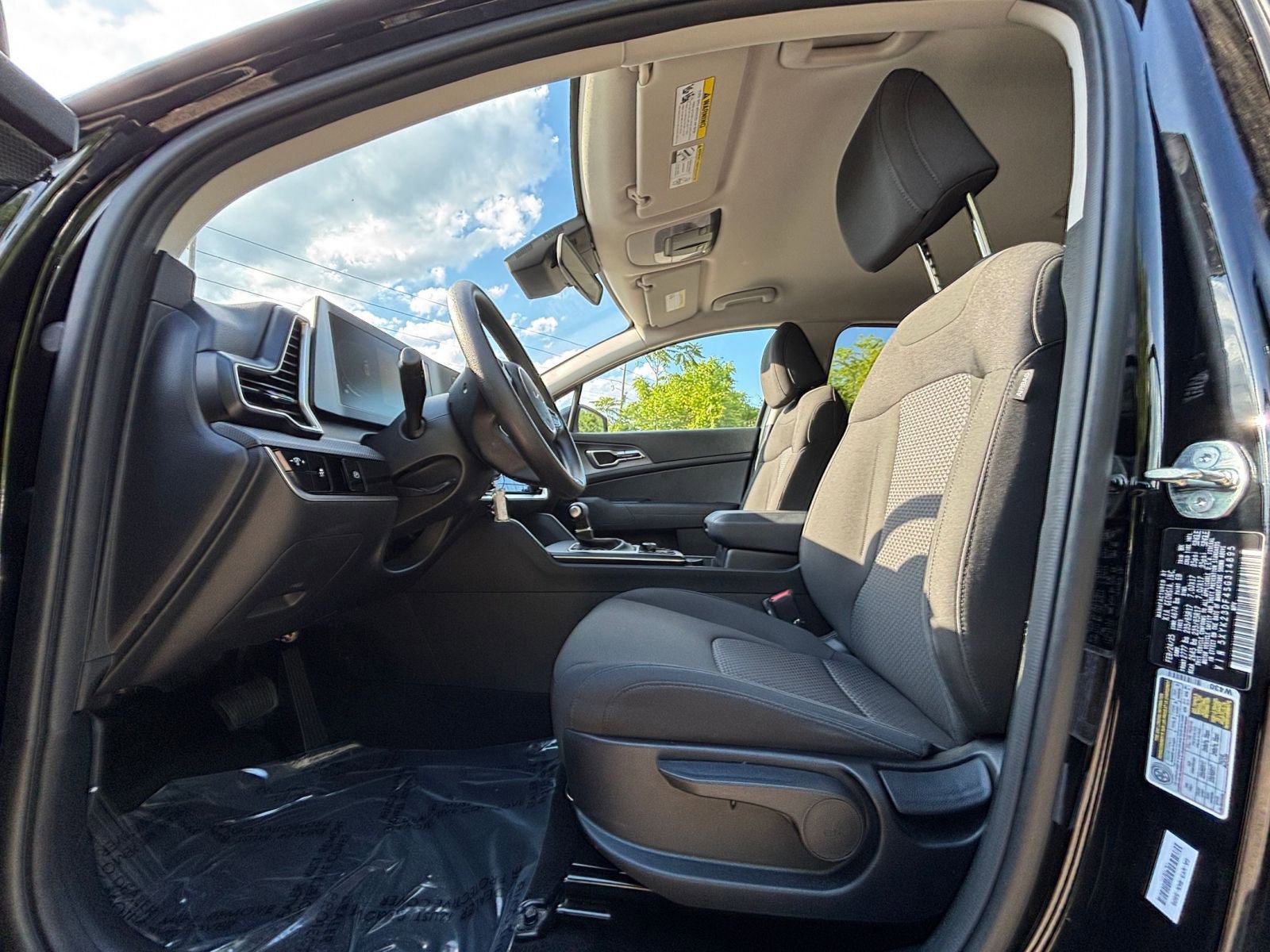 Used 2025 Kia Sportage LX FWD image 23