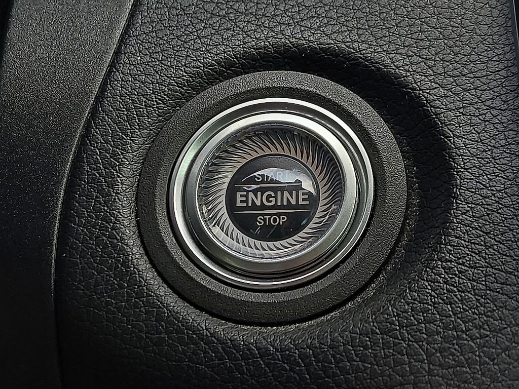 Used 2020 Mercedes-Benz C 300 Sedan image 17