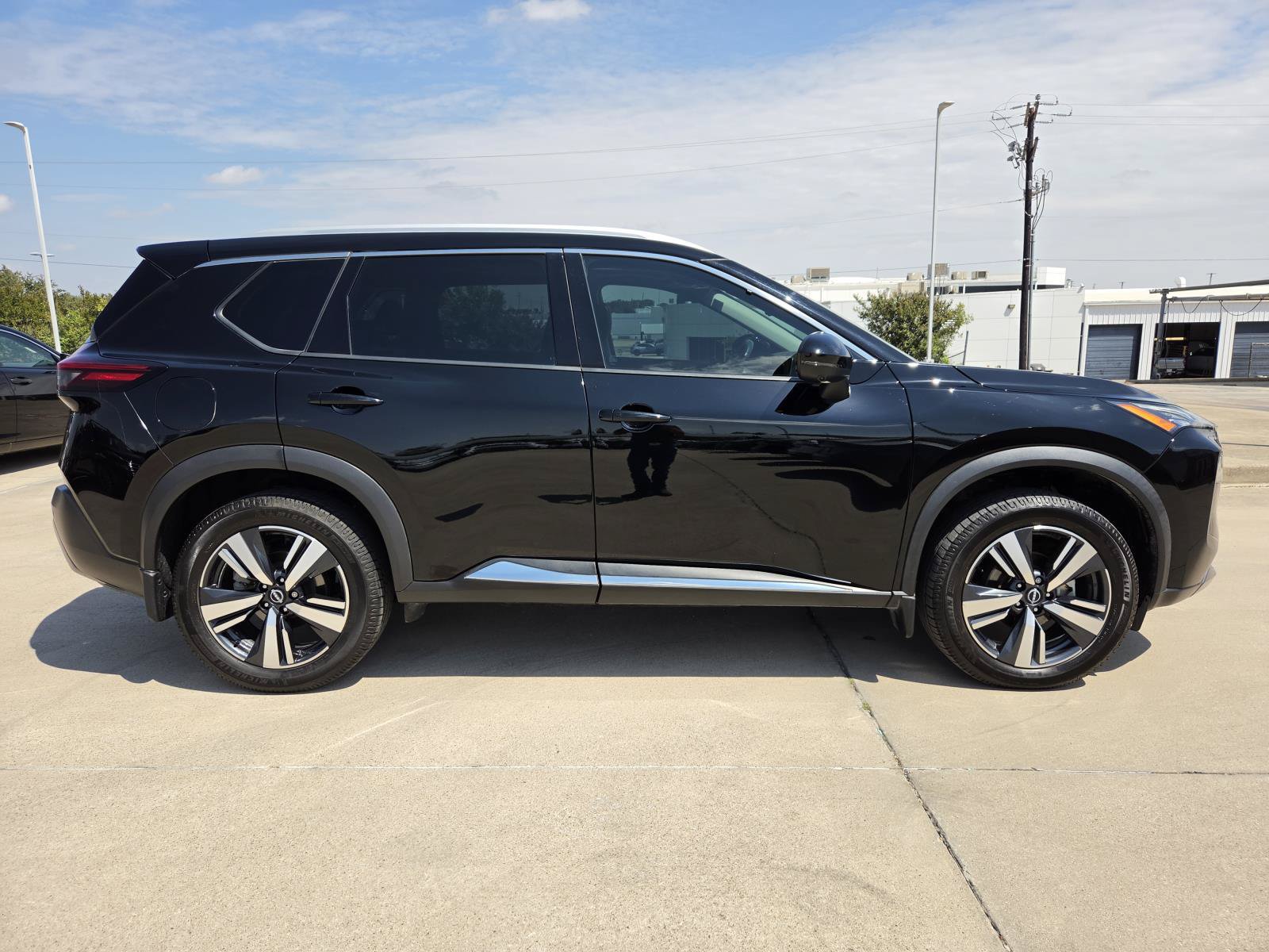 Used 2023 Nissan Rogue SL FWD image 4