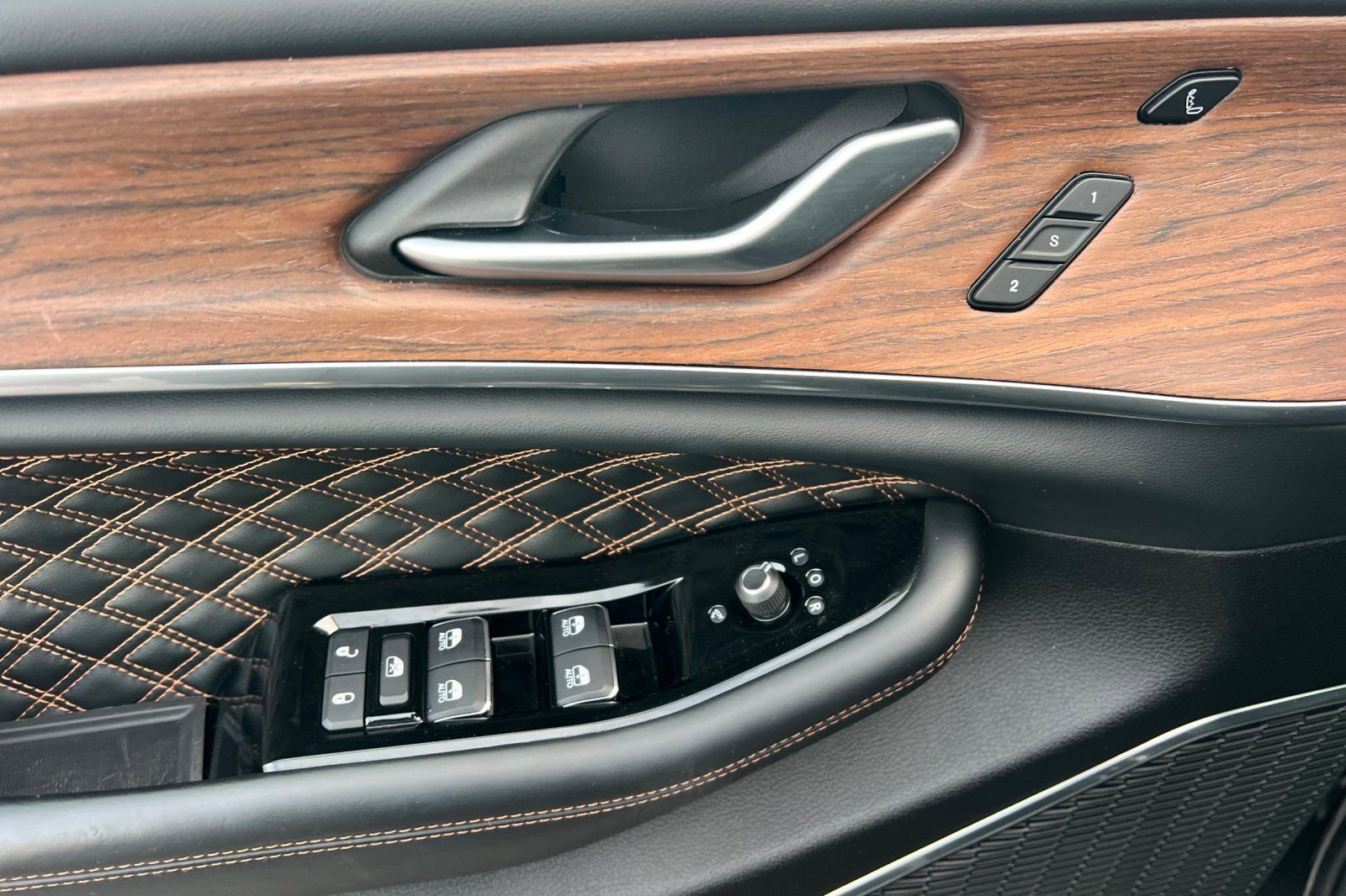 Used 2023 Jeep Grand Cherokee L Summit w/ Advanced Protech Group IV image 11