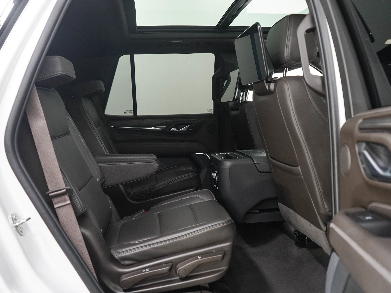Used 2024 GMC Yukon Denali w/ Denali Reserve Package AWD/4WD image 12