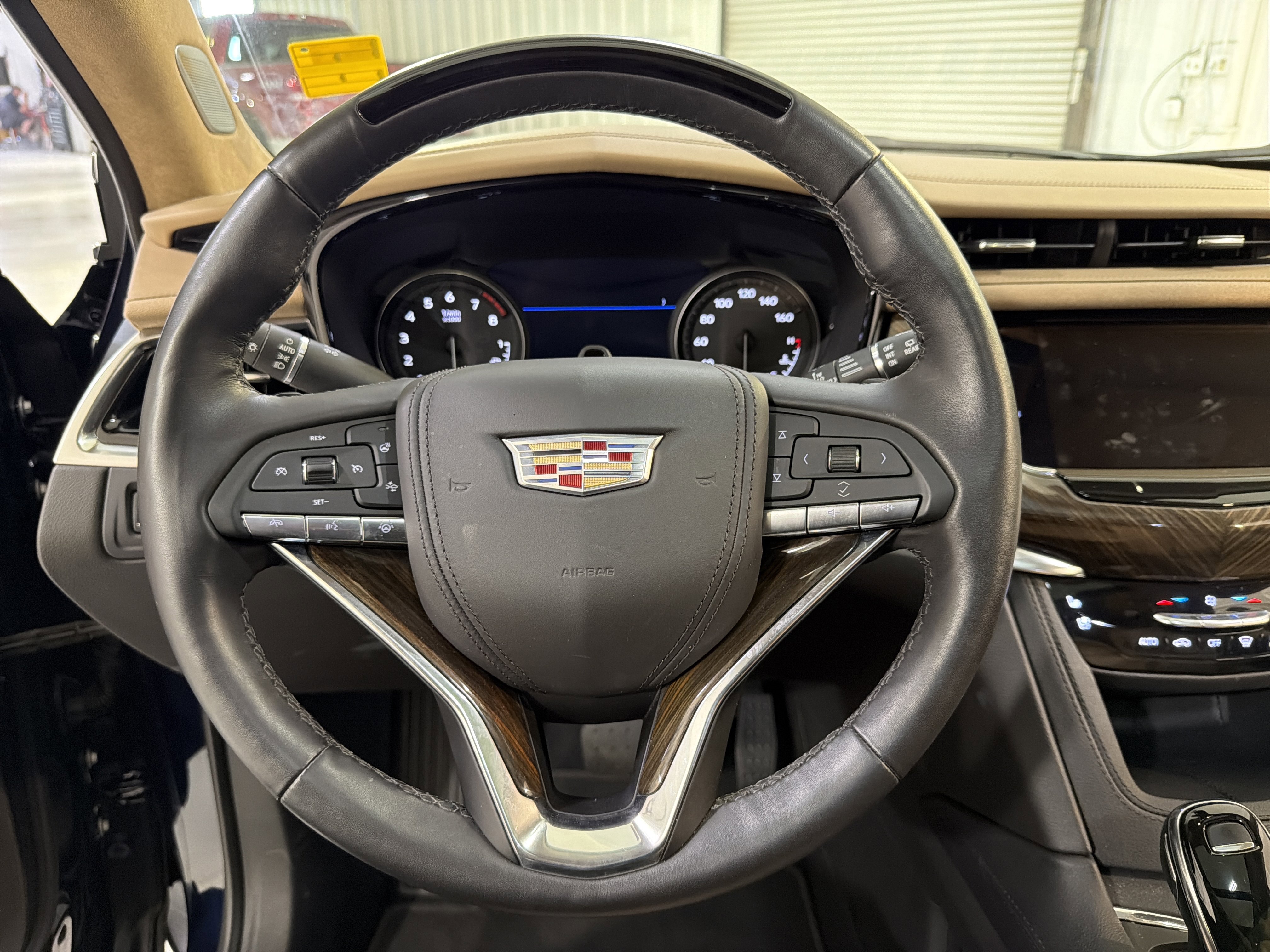 Used 2022 Cadillac XT6 Premium Luxury w/ Platinum Package image 17
