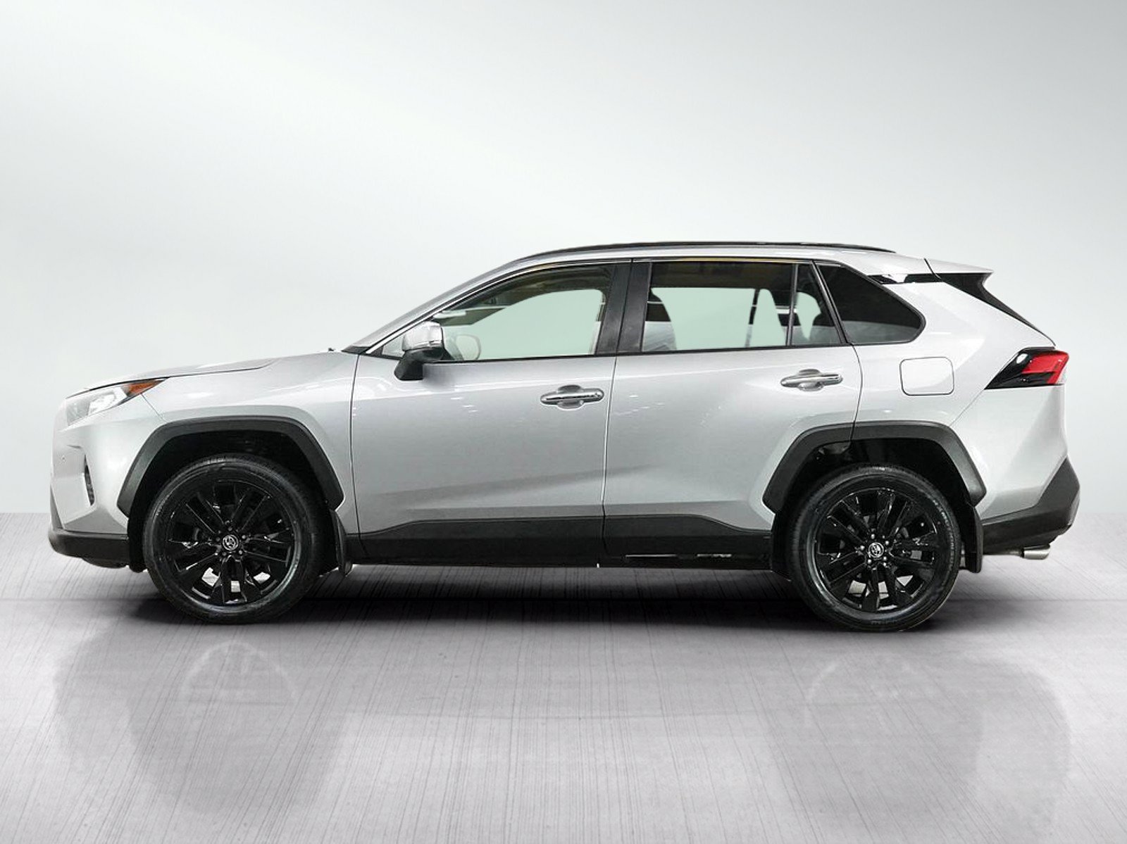 Used 2019 Toyota RAV4 Limited w/ Cold Weather Package AWD/4WD image 2