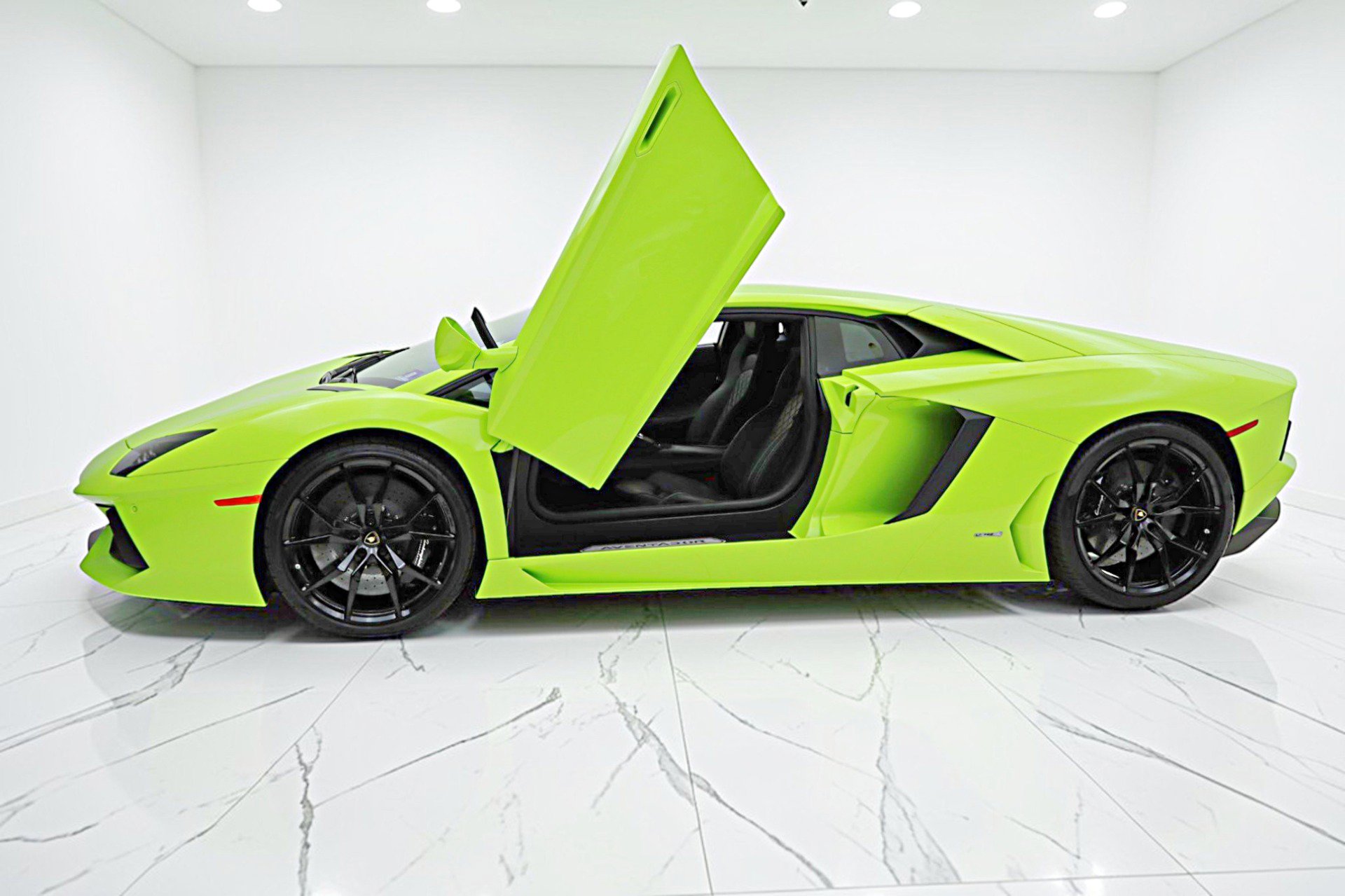 Used 2016 Lamborghini Aventador LP 700-4 image 4