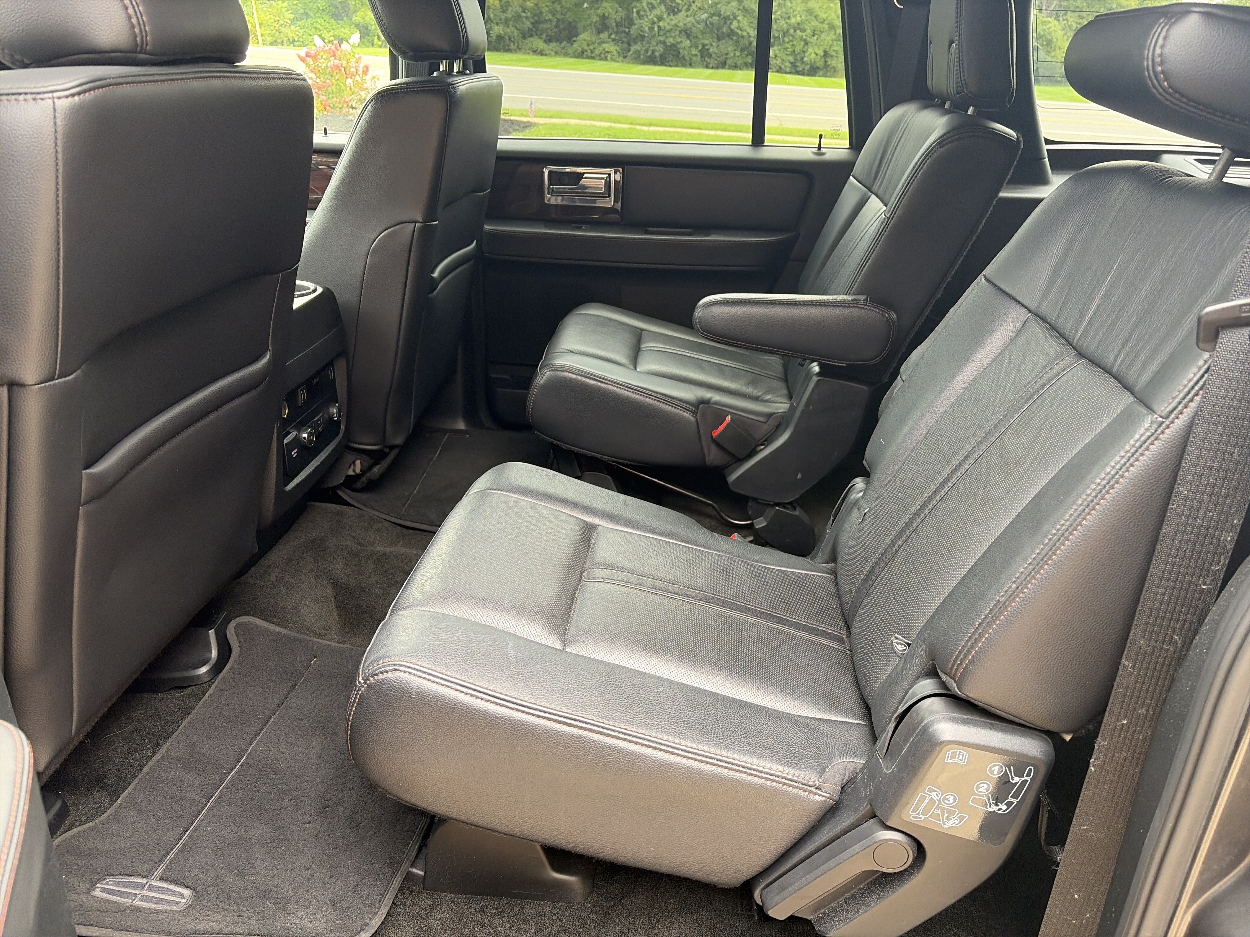 Used 2017 Lincoln Navigator L Reserve AWD/4WD image 4