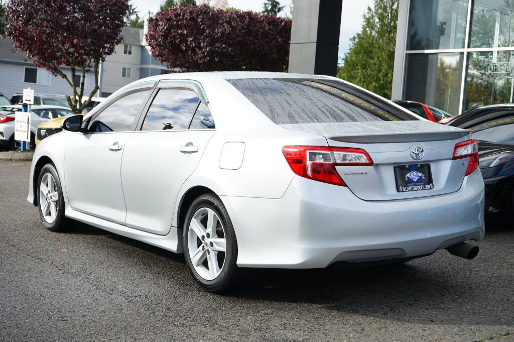 Used 2014 Toyota Camry SE image 3