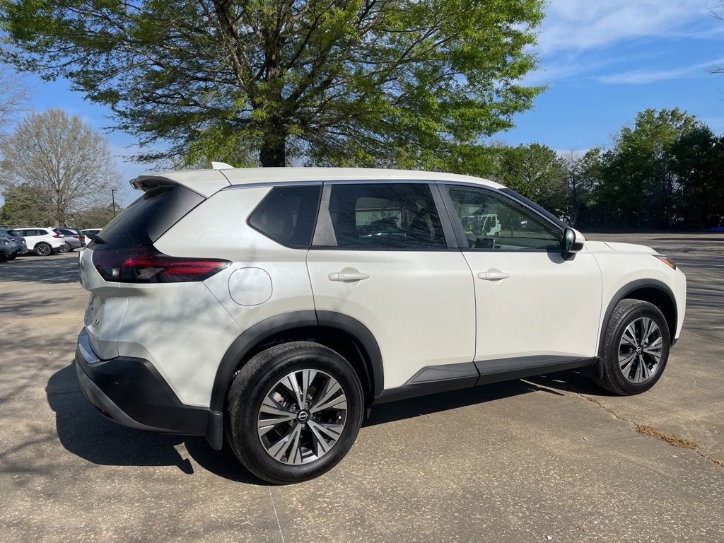 Used 2022 Nissan Rogue SV image 5