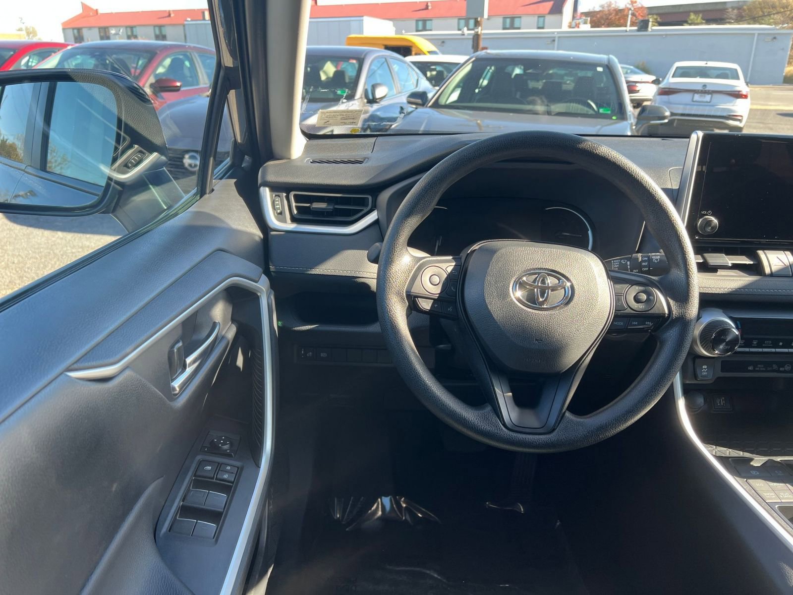 Used 2025 Toyota RAV4 XLE image 34